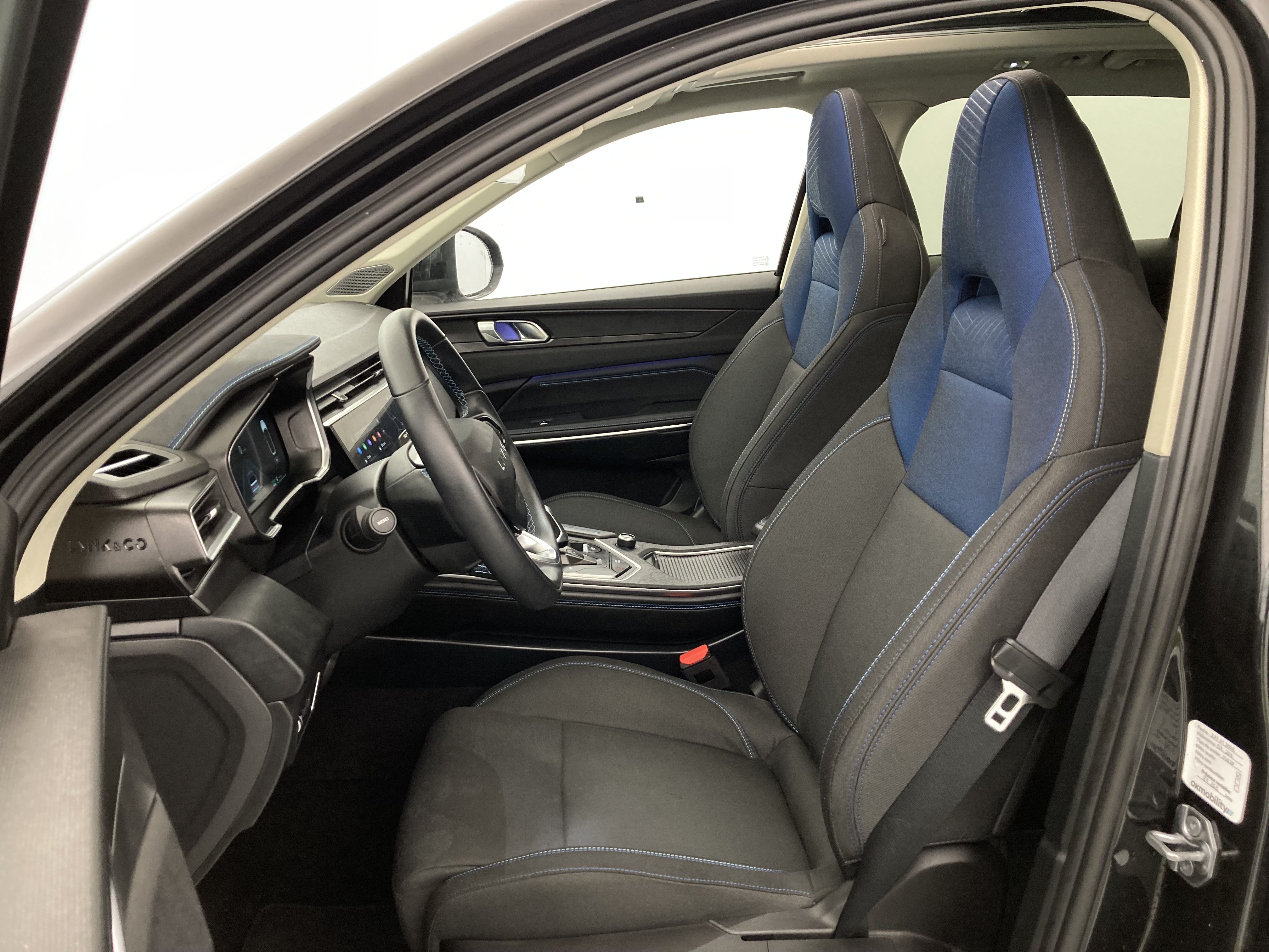 lynk&co 1 nv 1.5 PHEV 261 2022 black 15