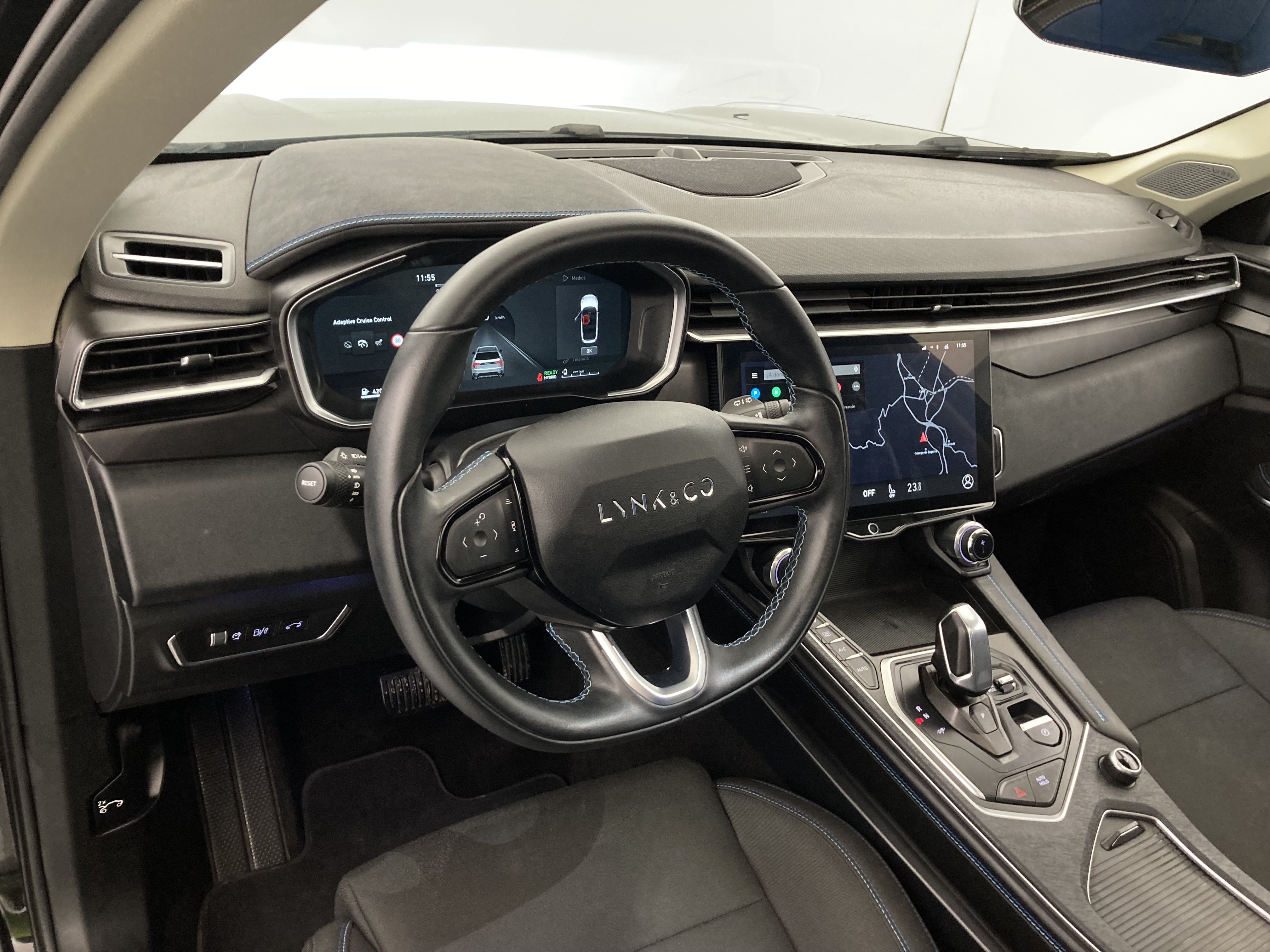 lynk&co 1 nv 1.5 PHEV 261 2022 black 16