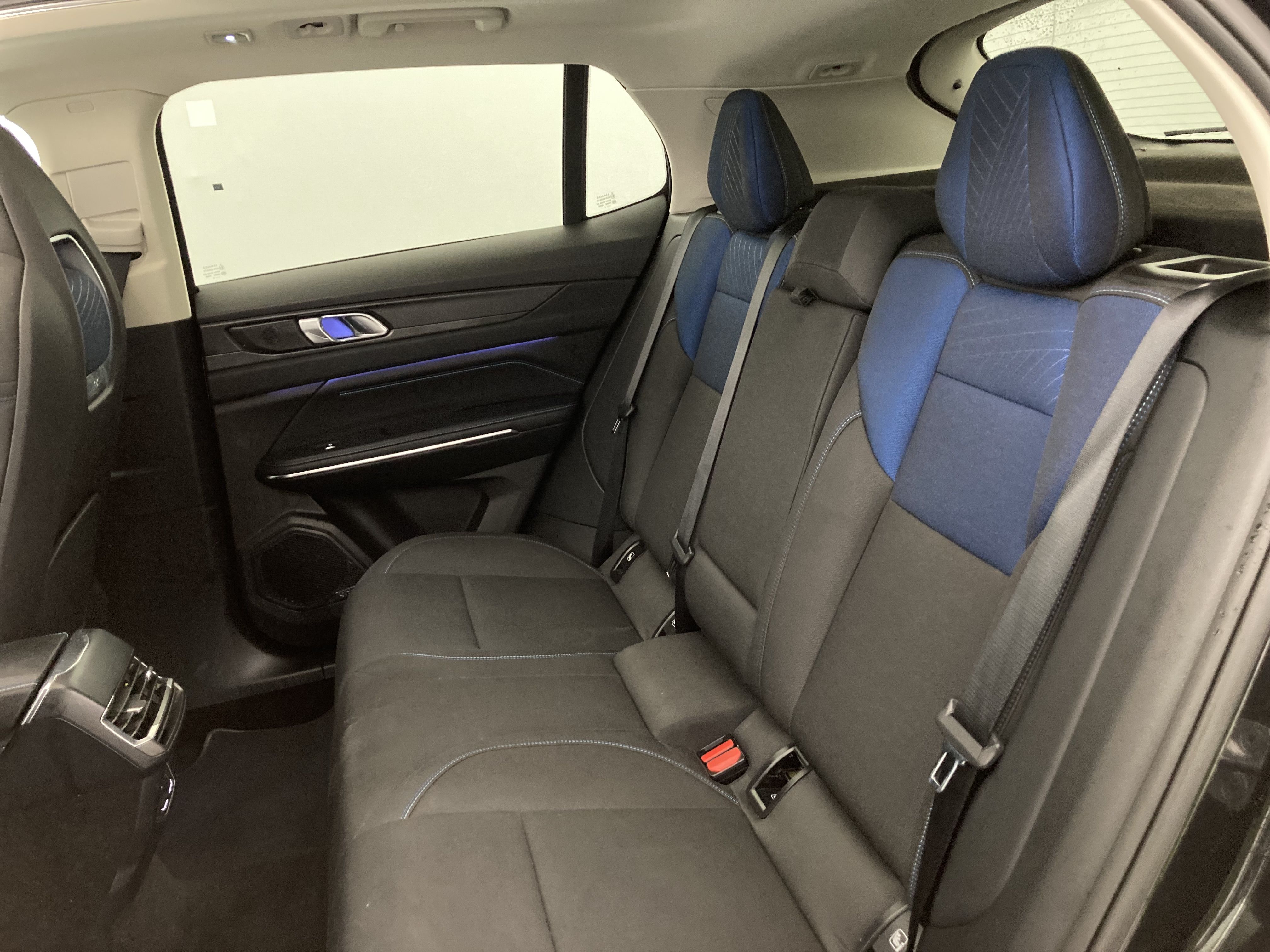 lynk&co 1 nv 1.5 PHEV 261 2022 black 19