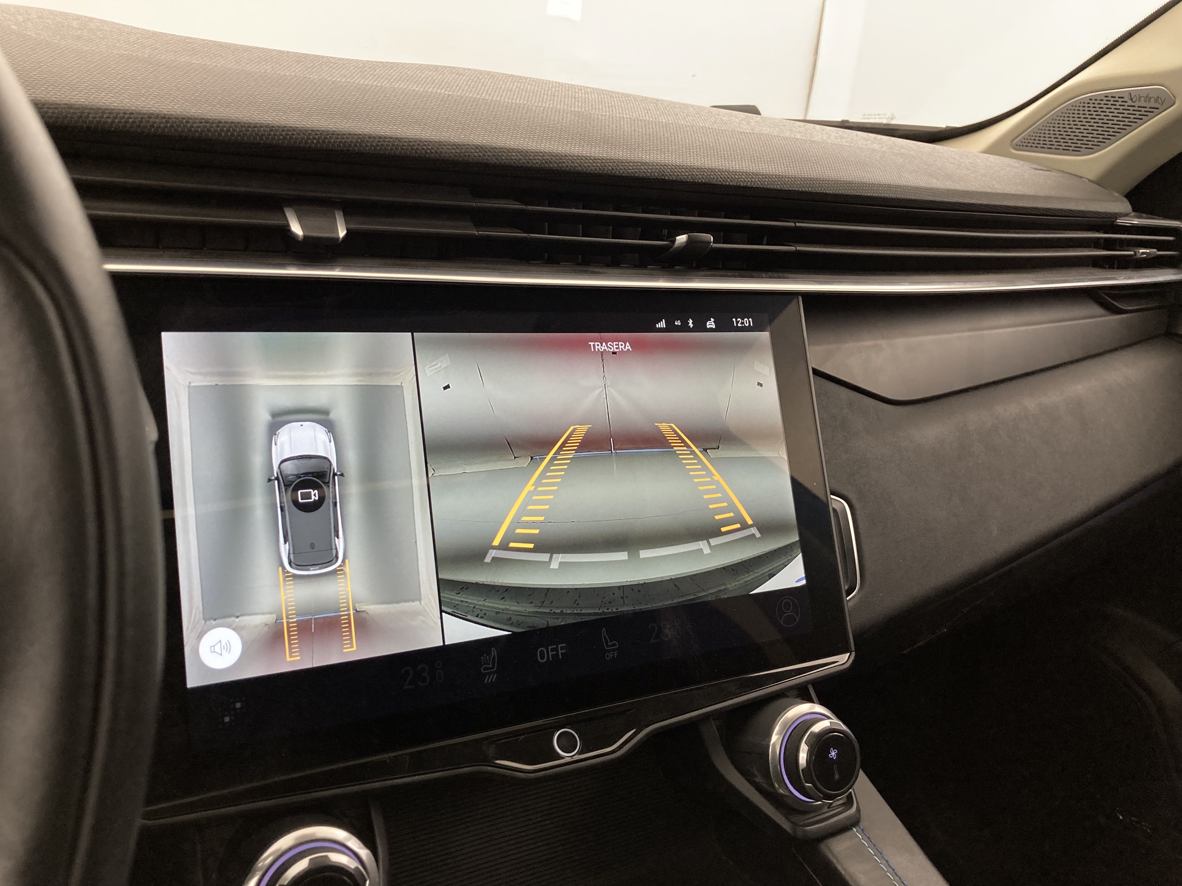 lynk&co 1 nv 1.5 PHEV 261 2022 black 24