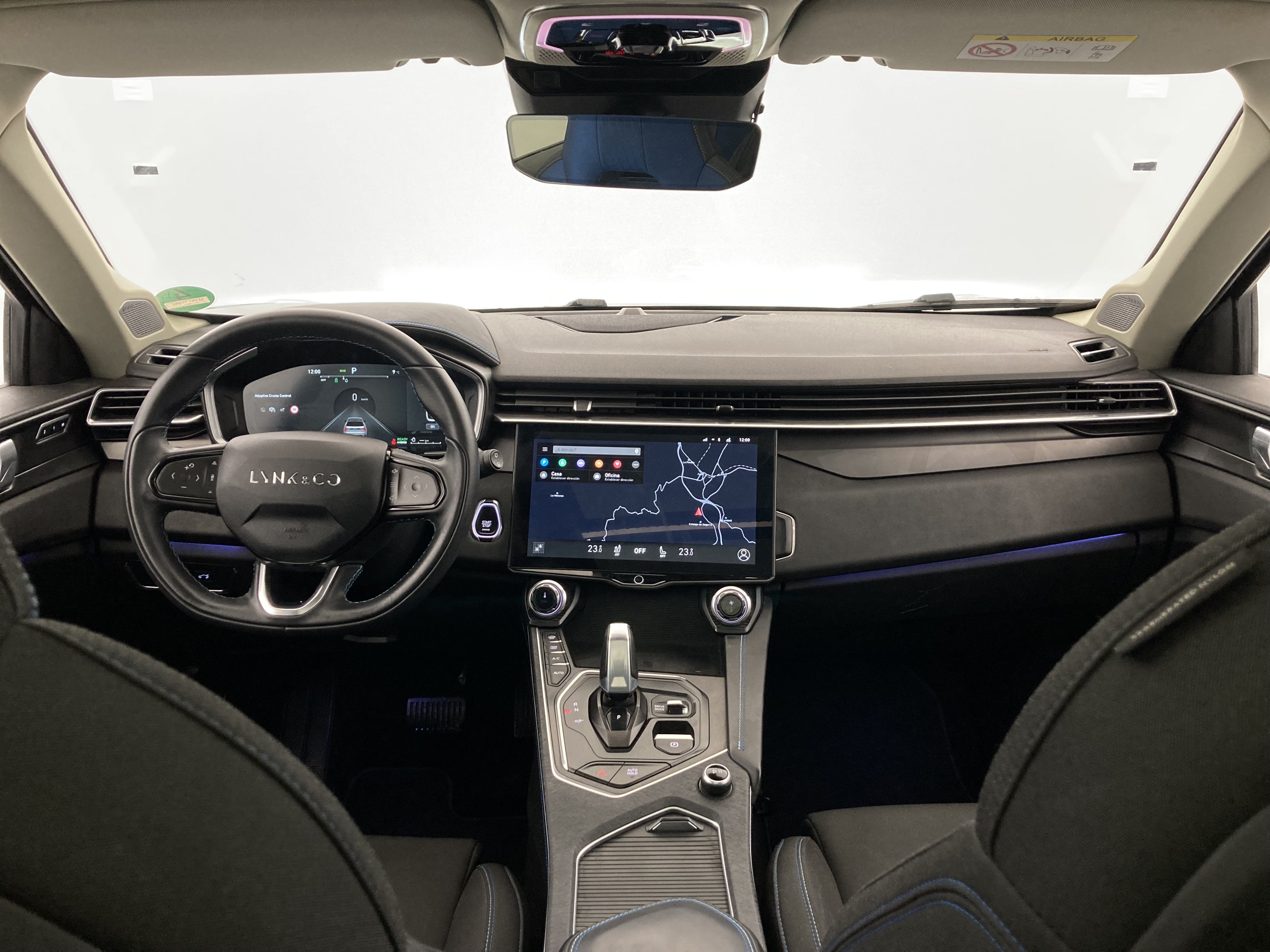 lynk&co 1 nv 1.5 PHEV 261 2022 black 25