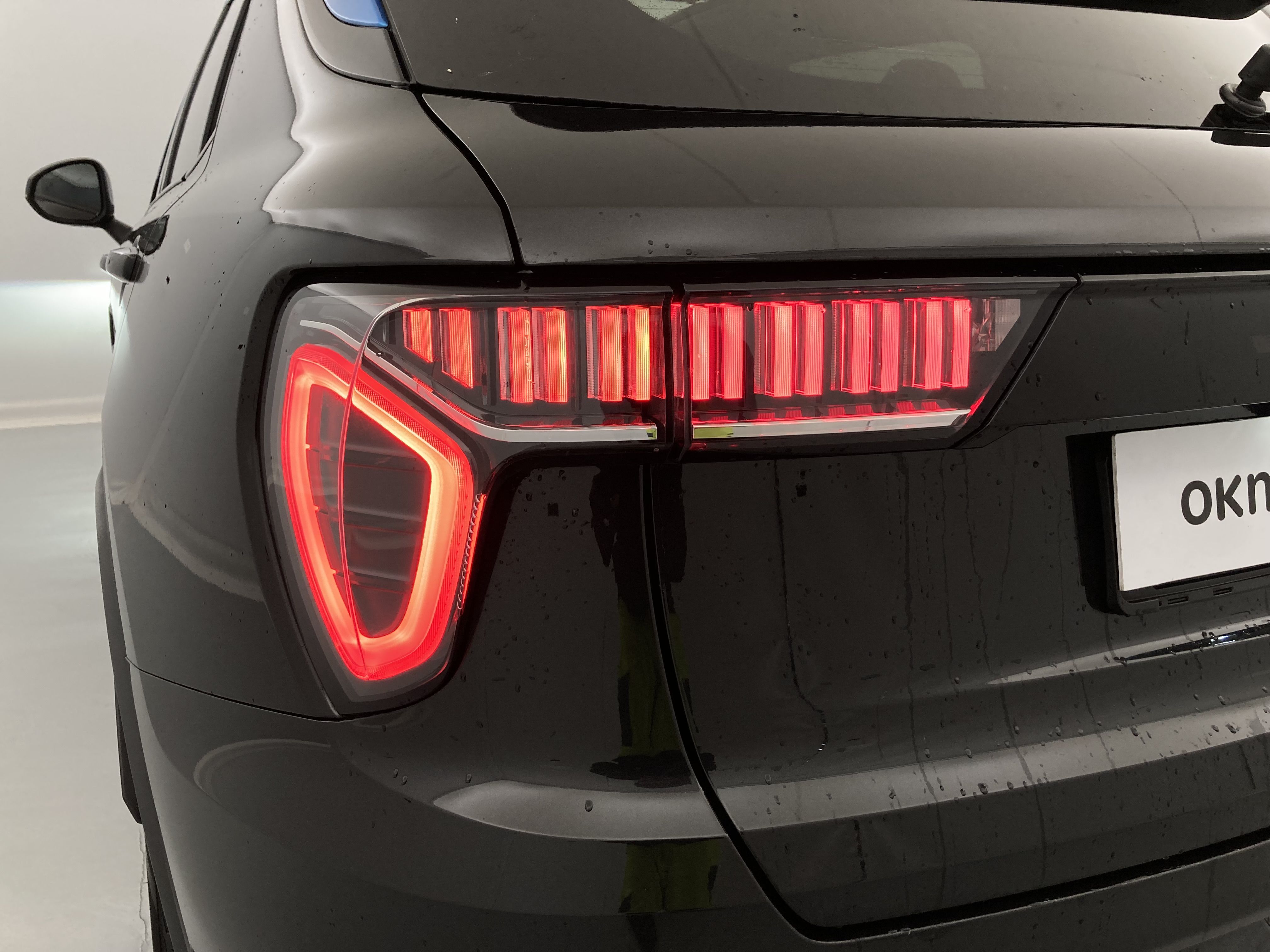 lynk&co 1 nv 1.5 PHEV 261 2022 black 27