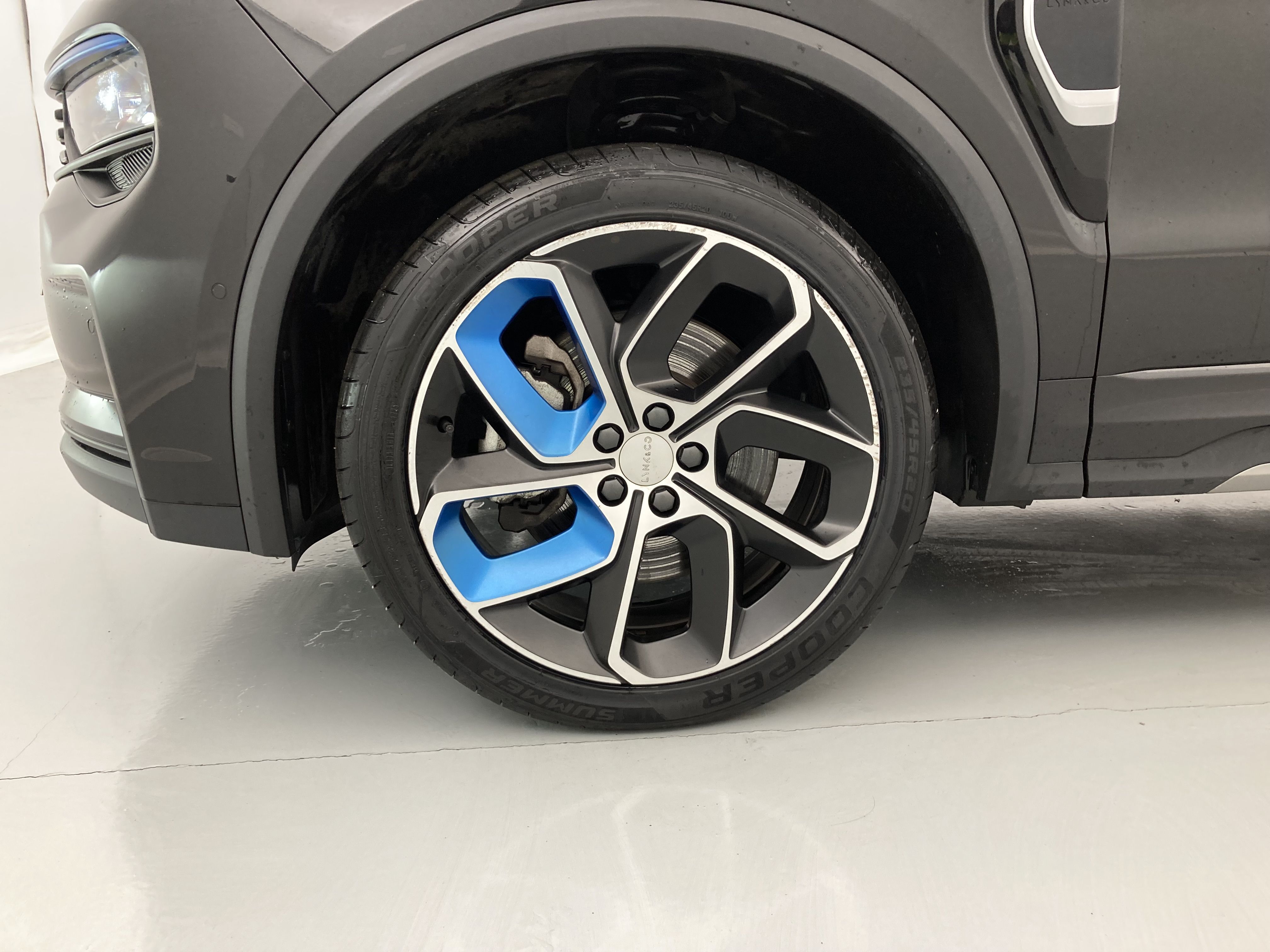 lynk&co 1 nv 1.5 PHEV 261 2022 black 31