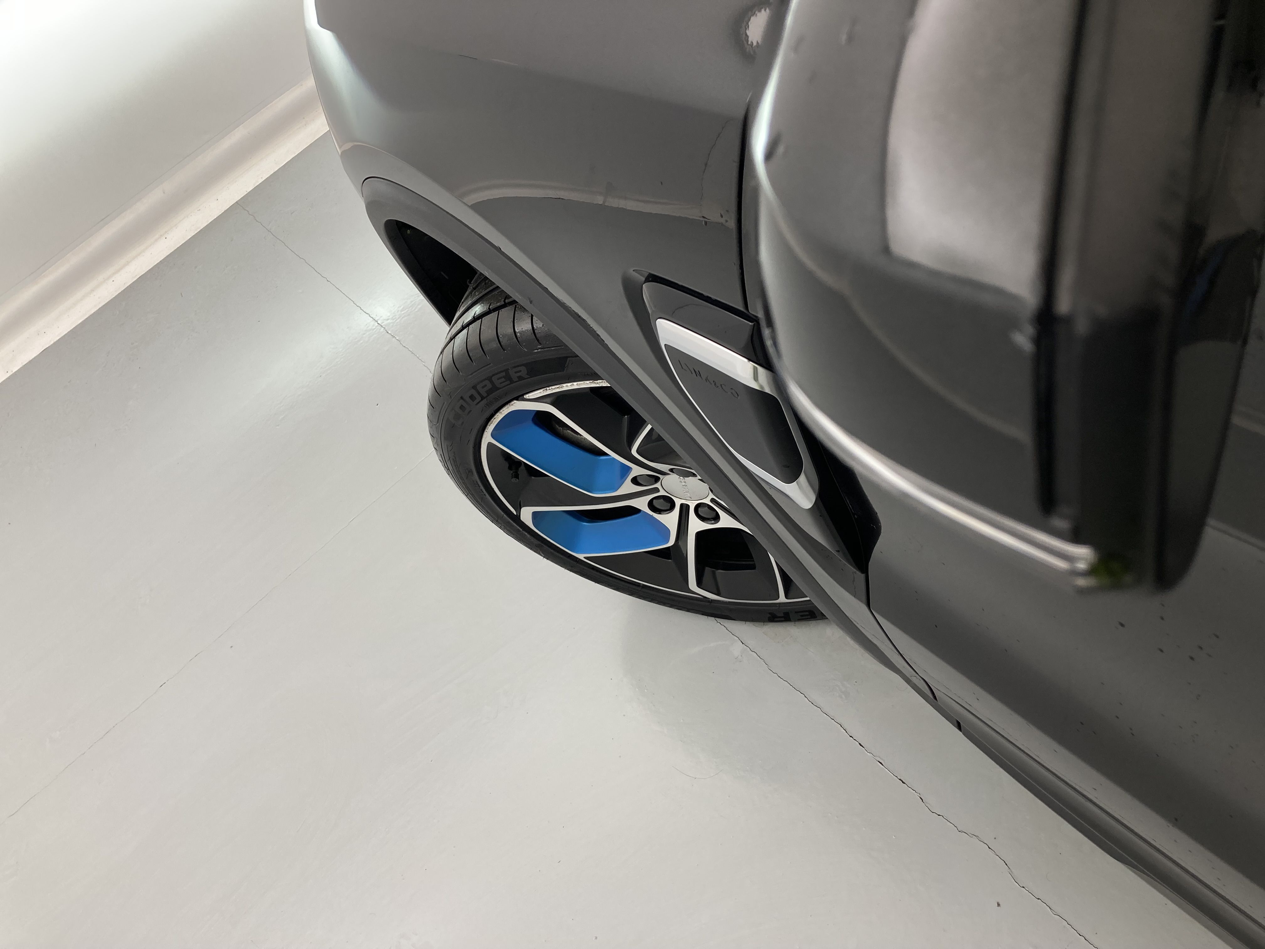 lynk&co 1 nv 1.5 PHEV 261 2022 black 32