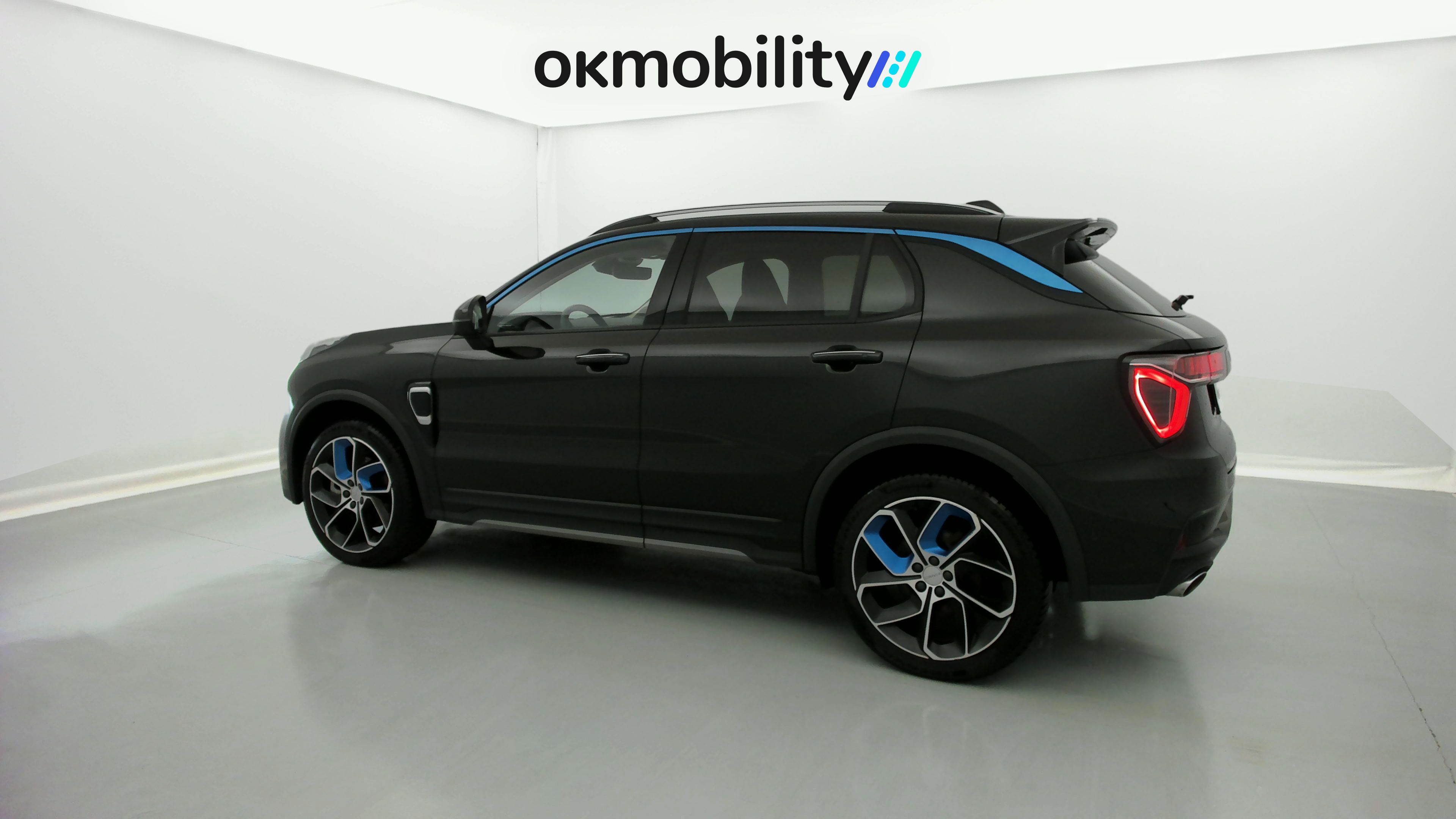 lynk&co 1 nv 1.5 PHEV 261 2022 black 8