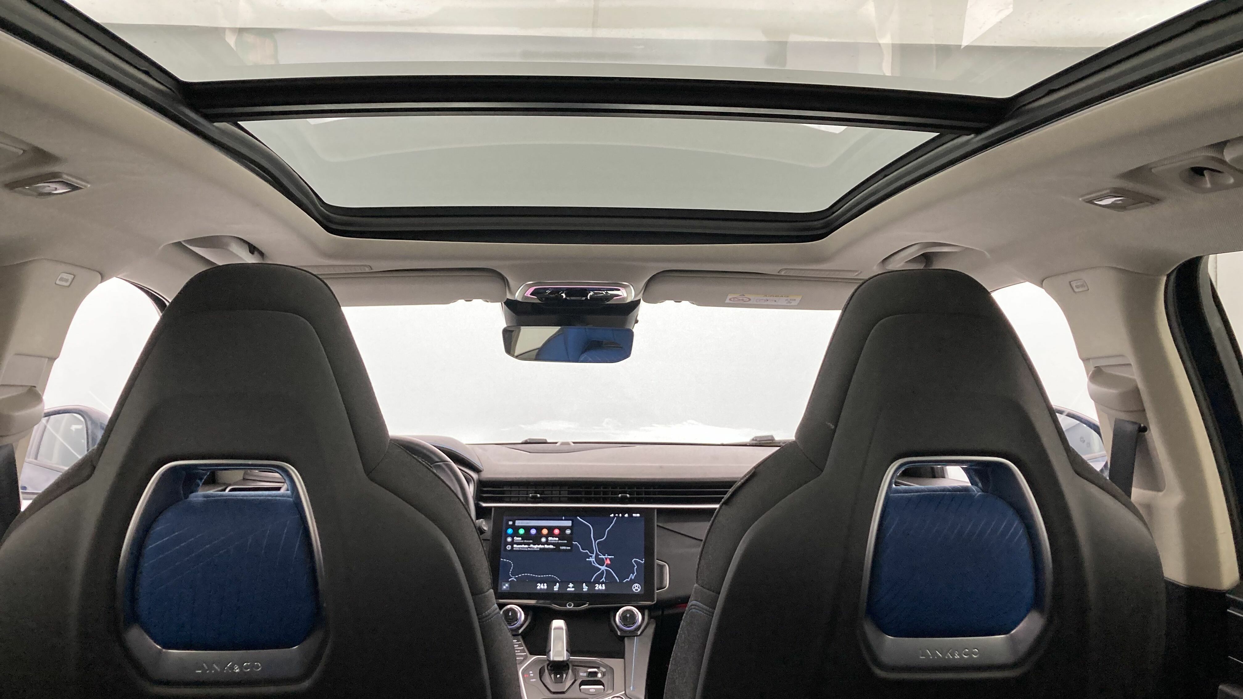 lynk&co 1 nv 1.5 PHEV 261 2022 blue 32