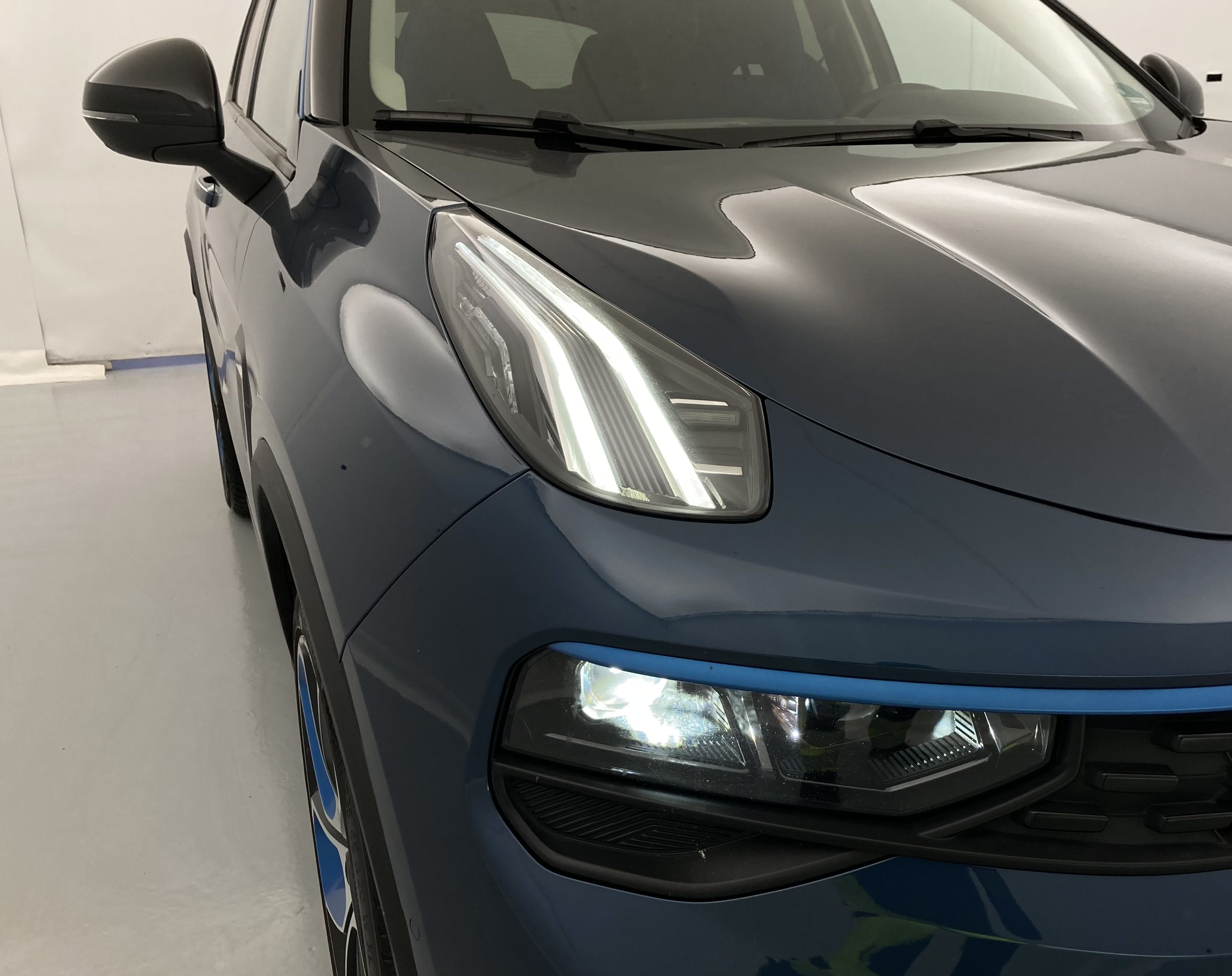 lynk&co 1 nv 1.5 PHEV 261 2022 blue 14