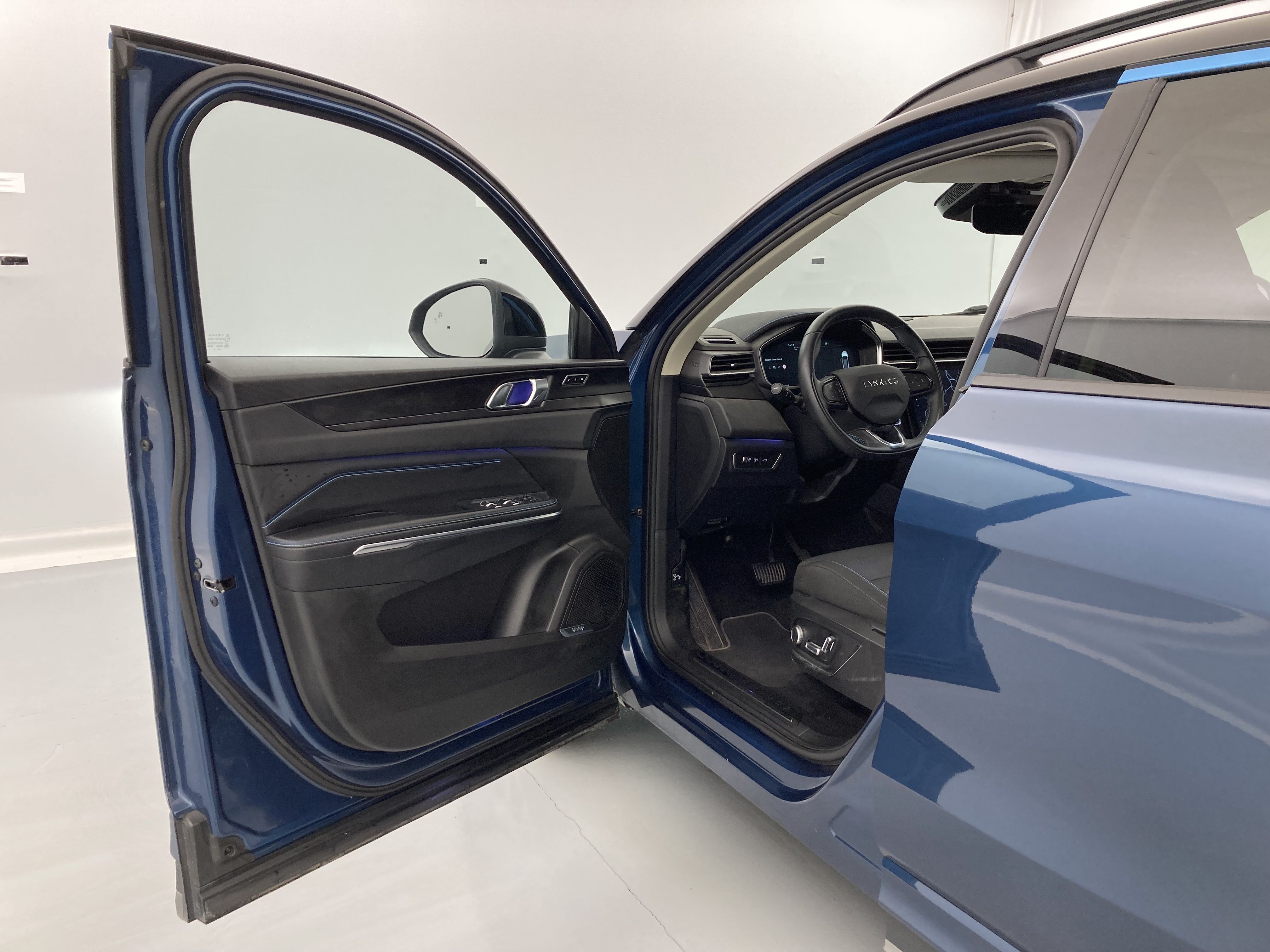 lynk&co 1 nv 1.5 PHEV 261 2022 blue 19