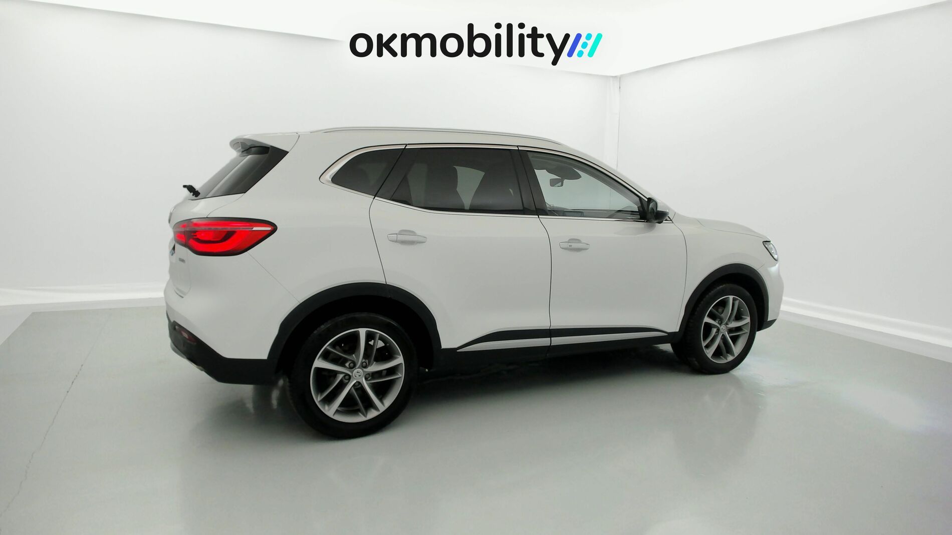 mg hs luxury 1.5 T-GDI 162 AT 2023 white 11