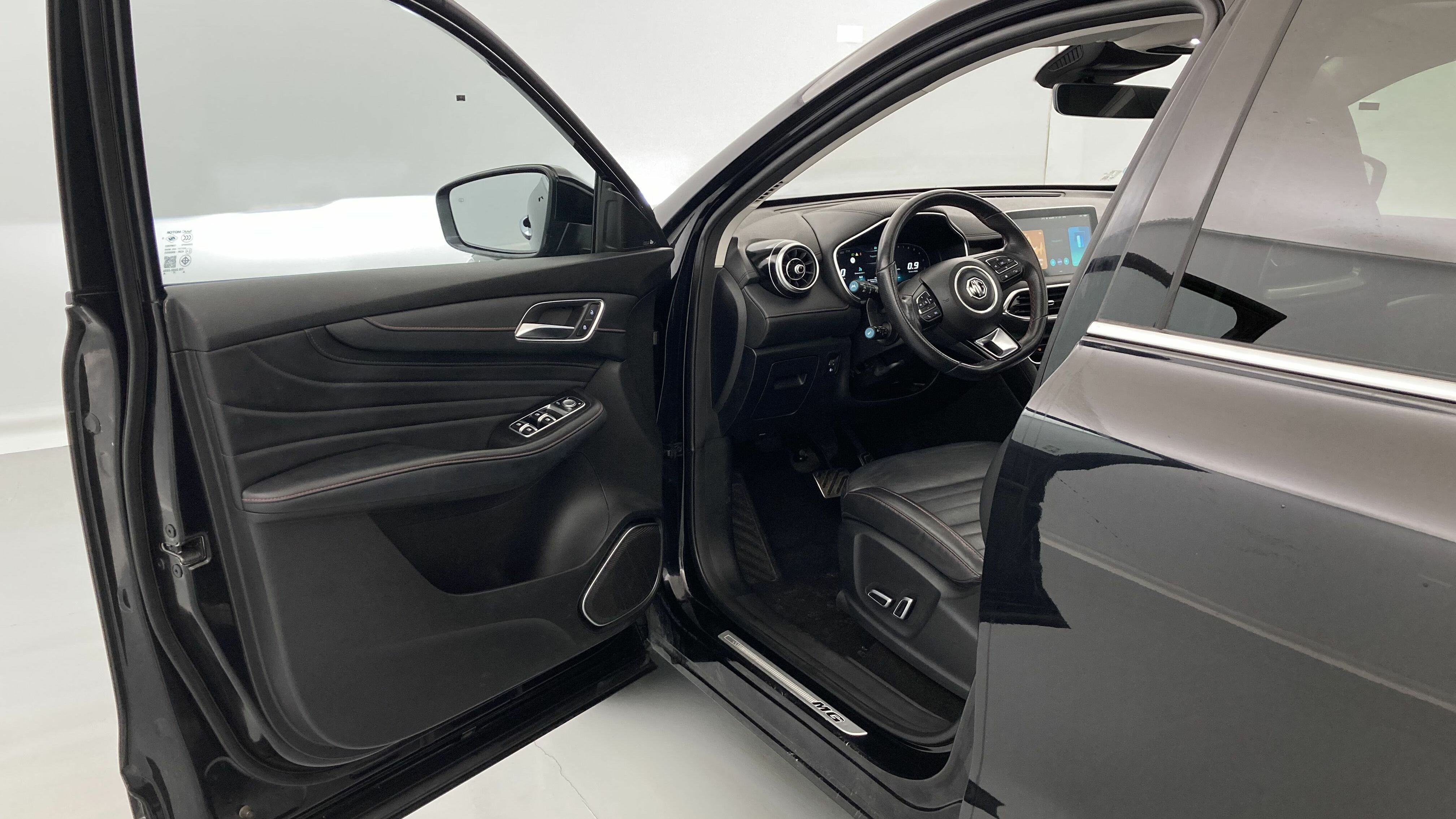 mg hs luxury 1.5 T-GDI 162 AT 2023 black 12