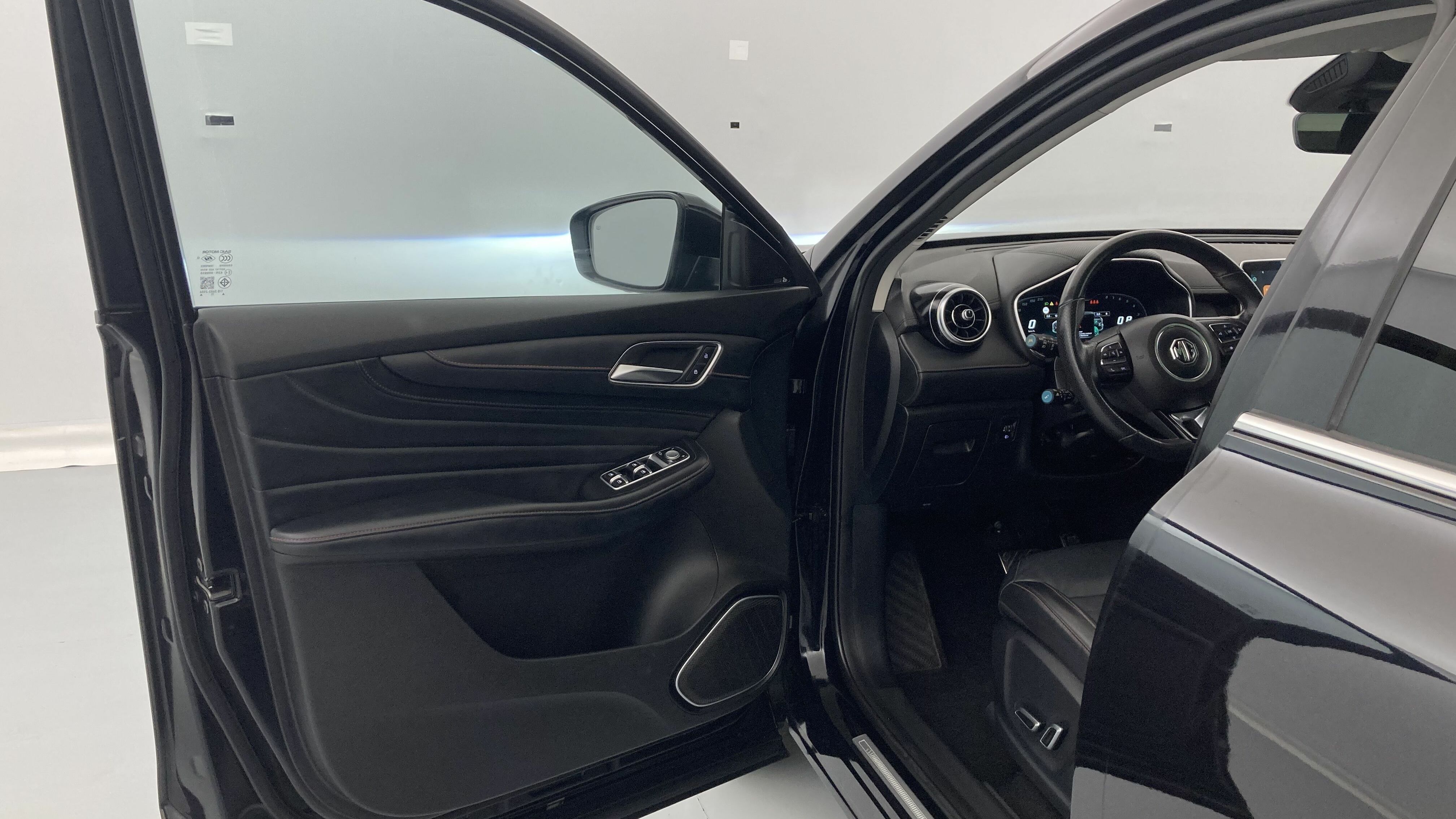 mg hs luxury 1.5 T-GDI 162 AT 2023 black 13