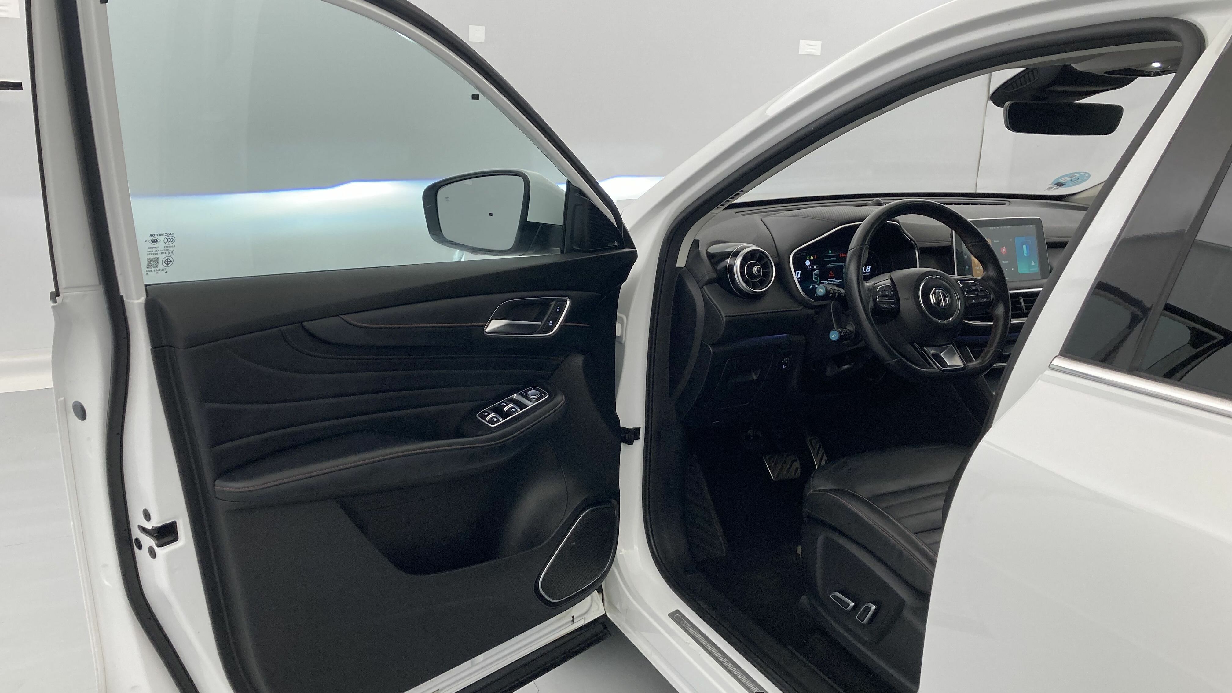 mg hs luxury 1.5 T-GDI 162 AT 2023 white 12