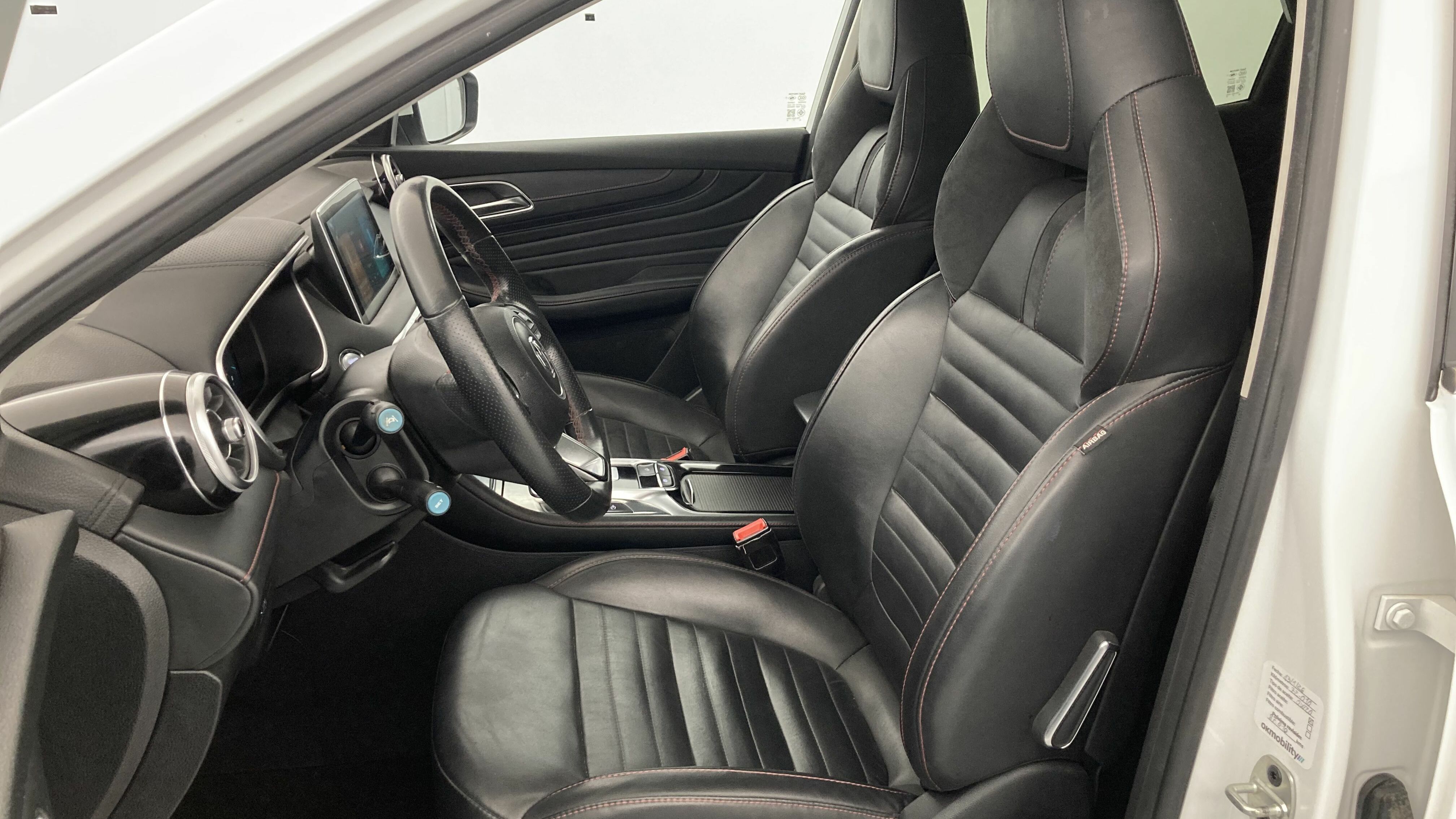 mg hs luxury 1.5 T-GDI 162 AT 2023 white 13