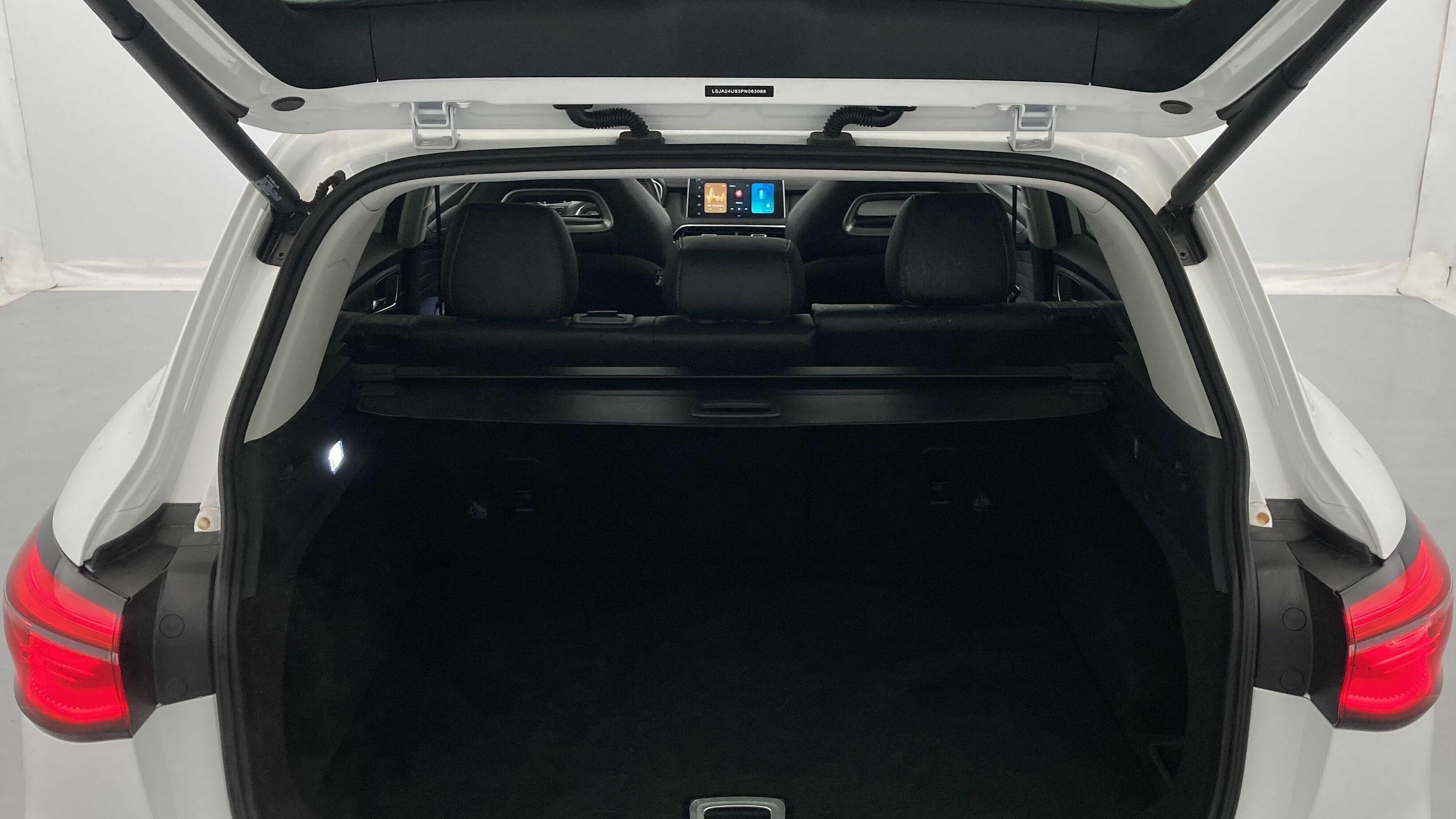 mg hs luxury 1.5 T-GDI 162 AT 2023 white 23