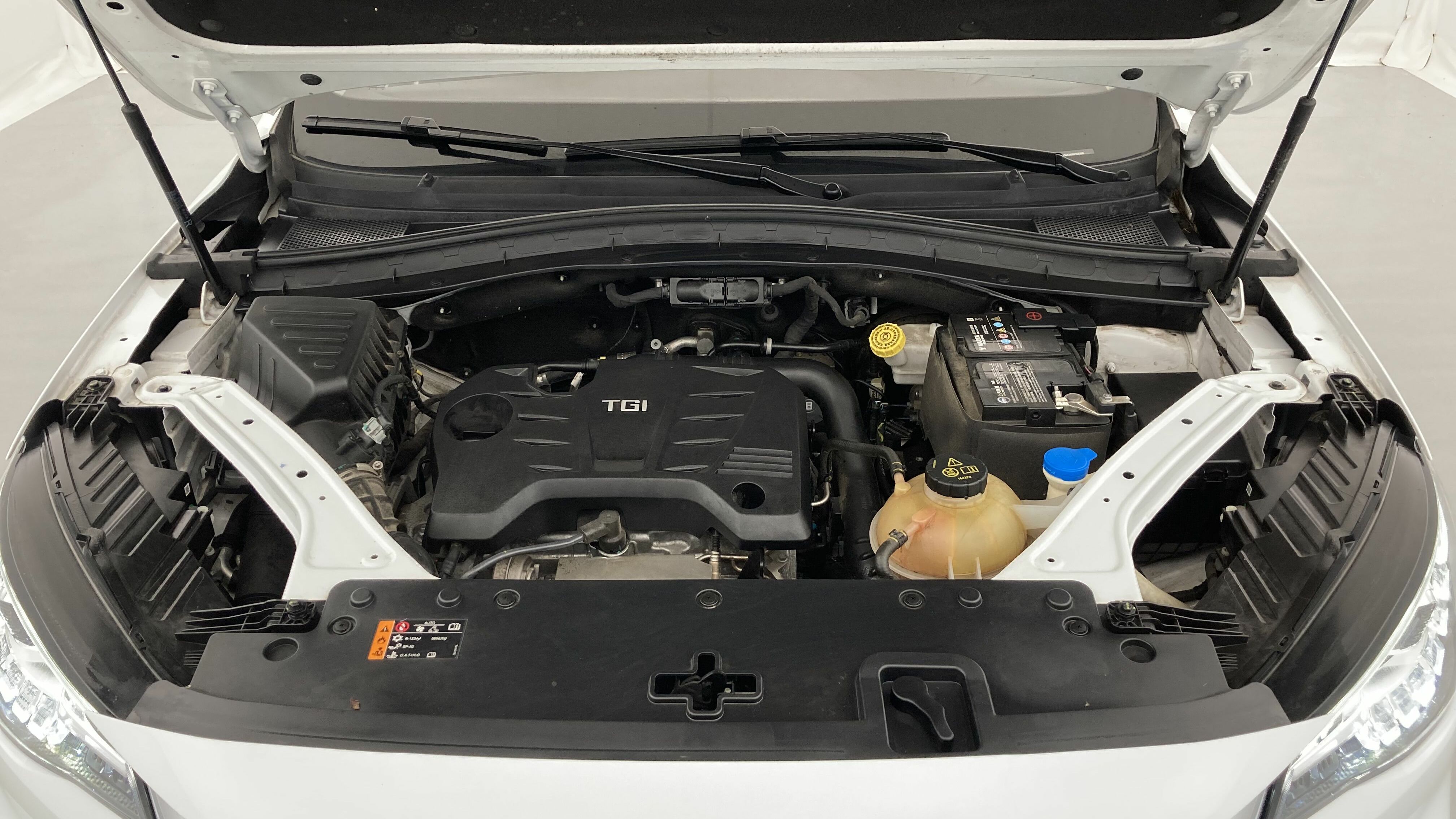 mg hs luxury 1.5 T-GDI 162 AT 2023 white 24