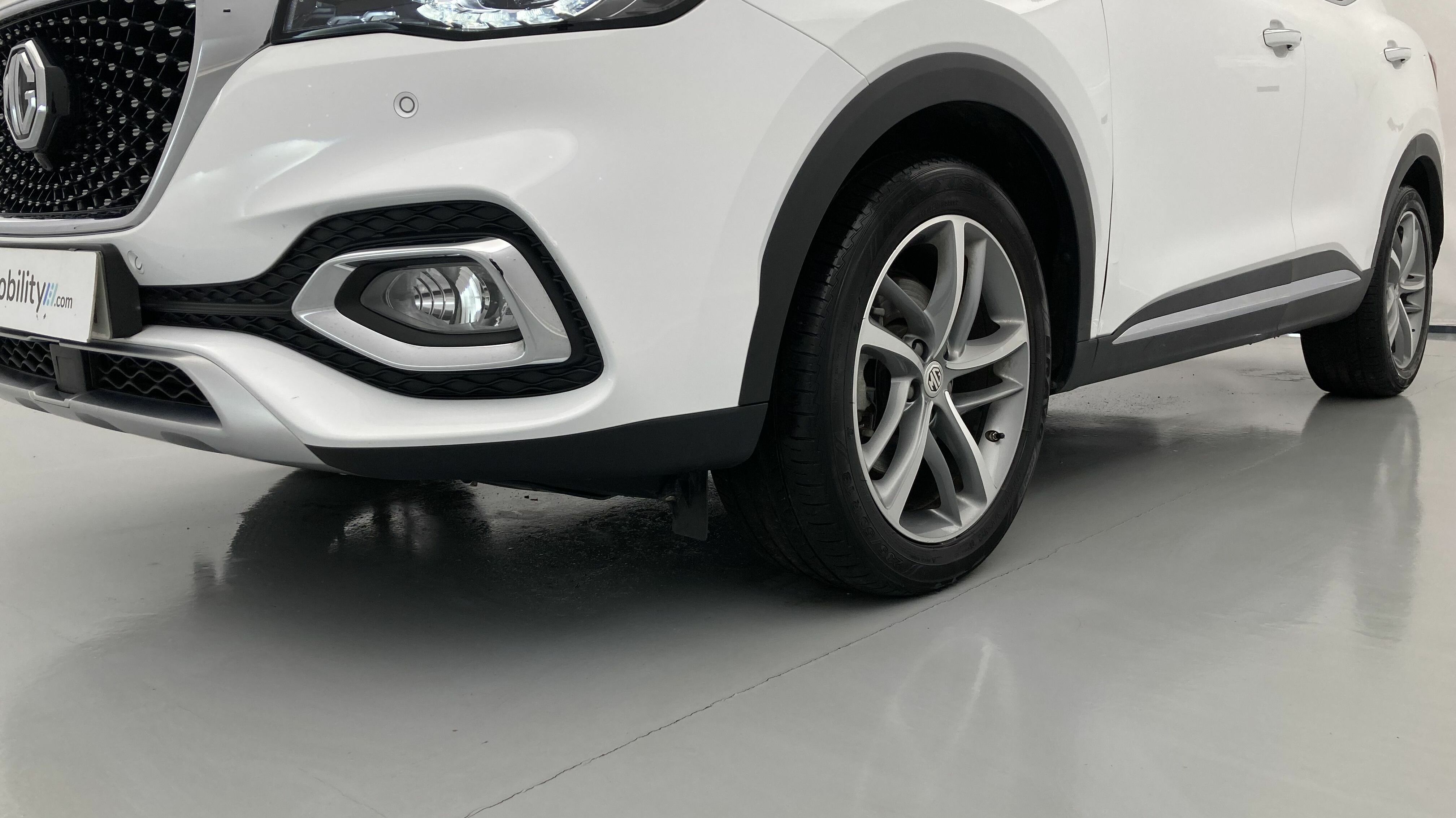 mg hs luxury 1.5 T-GDI 162 AT 2023 white 25