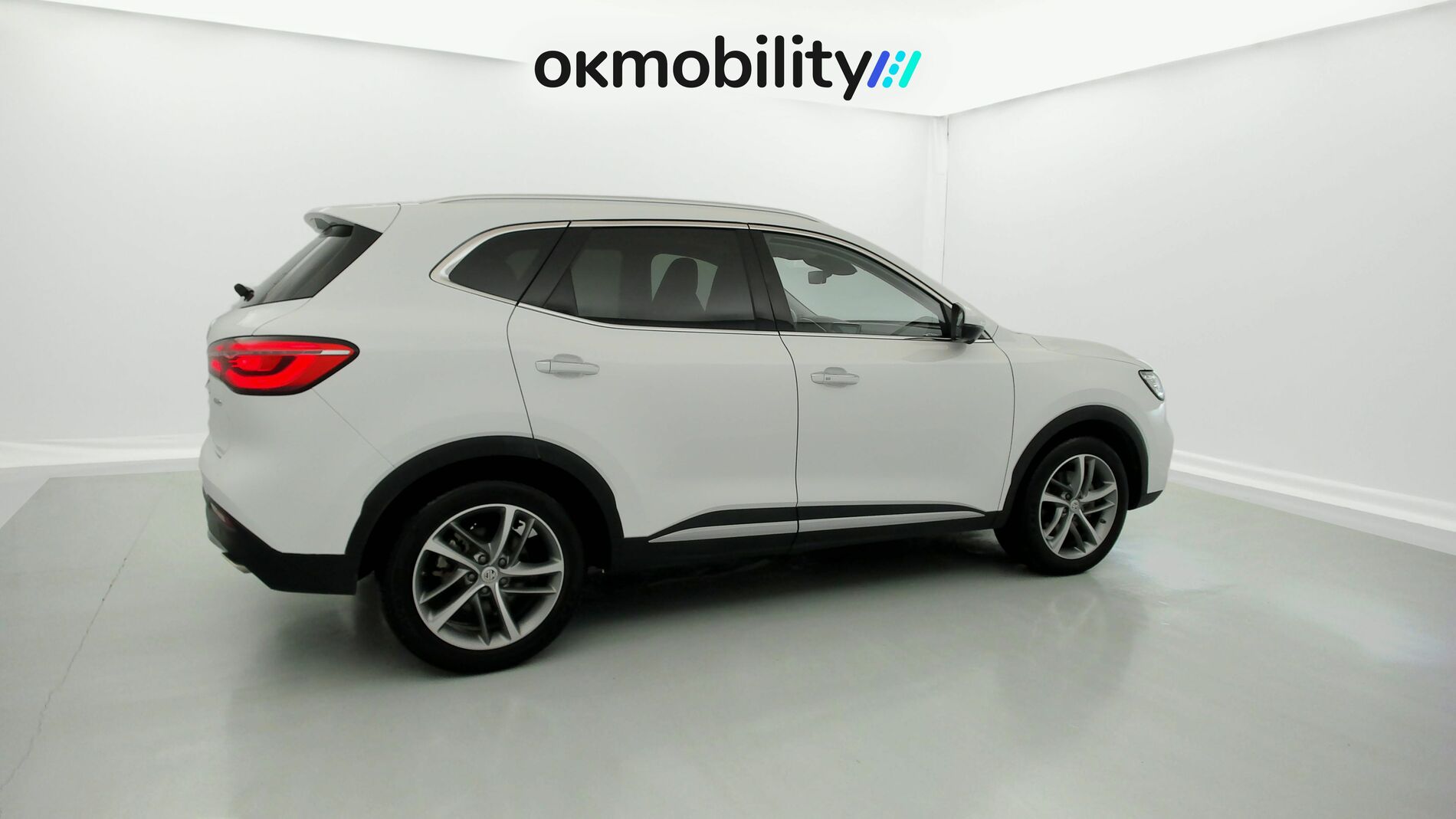 mg hs luxury 1.5 T-GDI 162 AT 2023 white 11