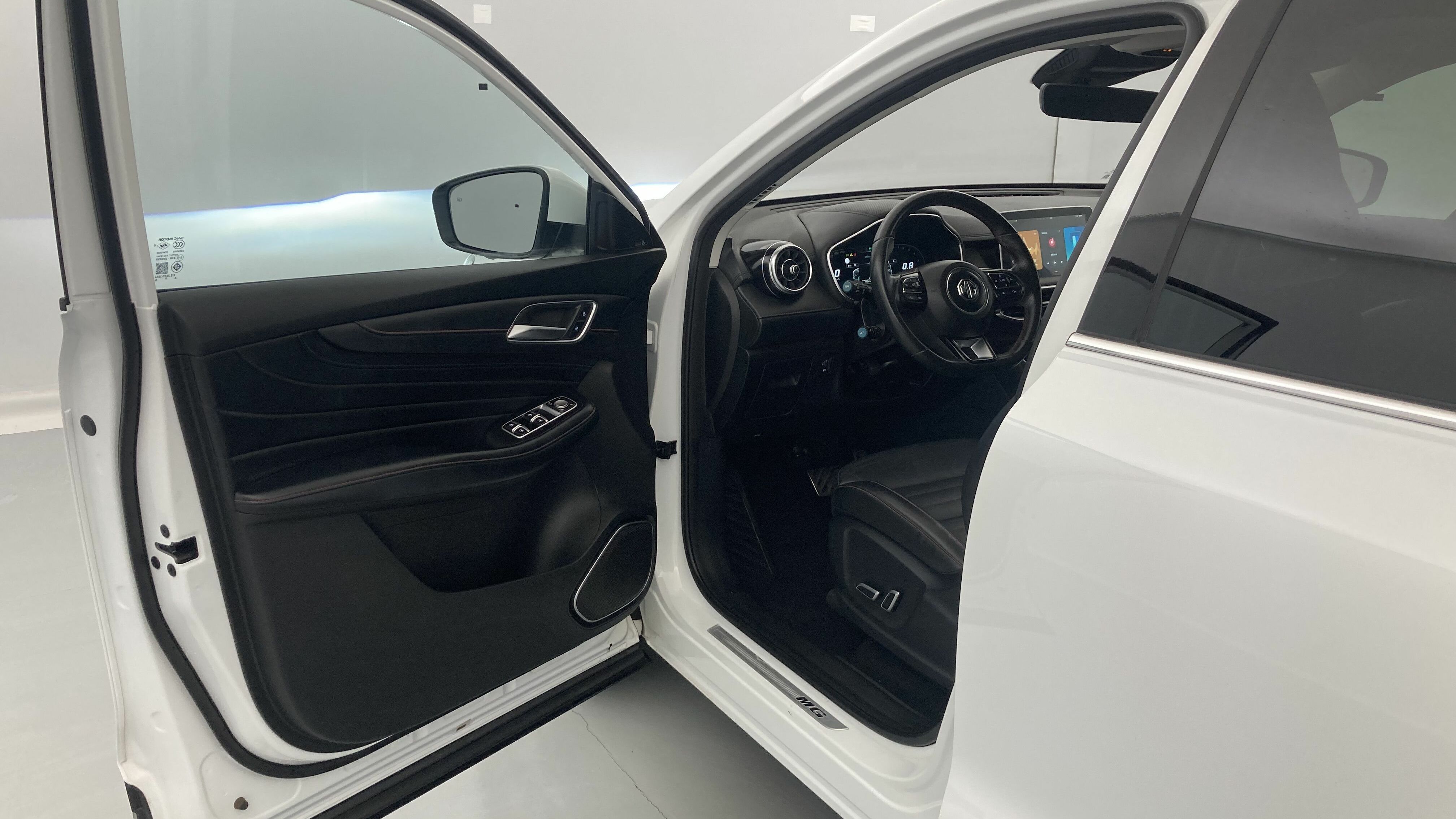 mg hs luxury 1.5 T-GDI 162 AT 2023 white 12