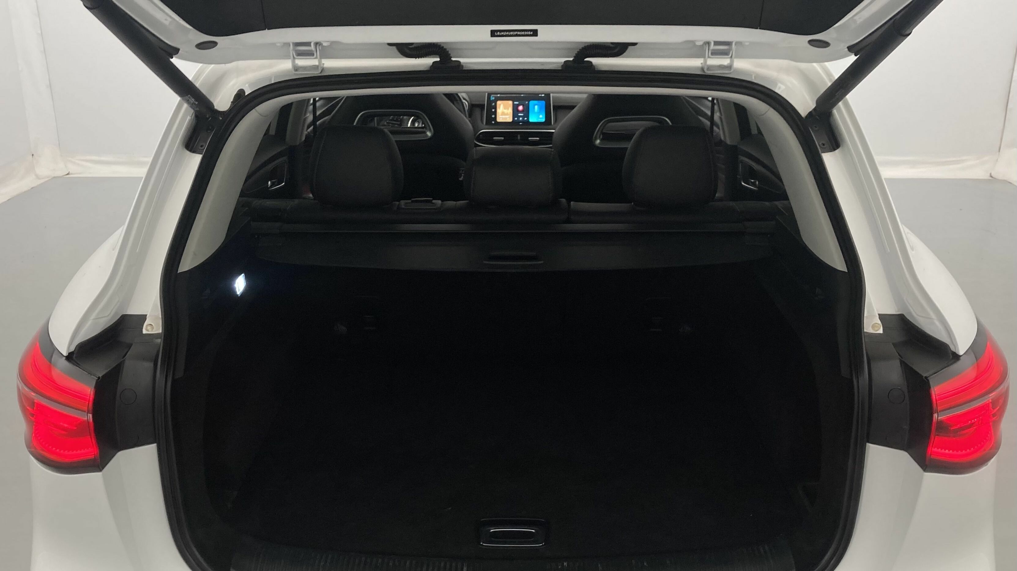 mg hs luxury 1.5 T-GDI 162 AT 2023 white 23