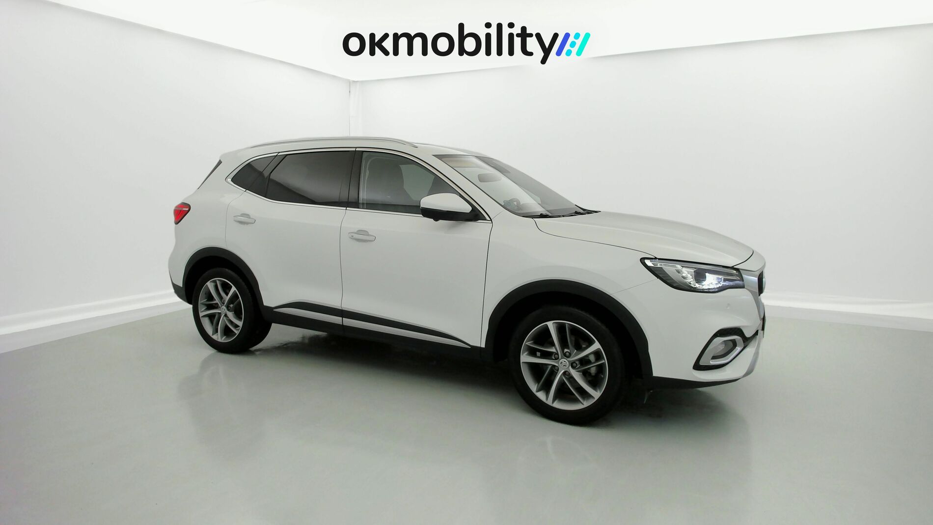 mg hs luxury 1.5 T-GDI 162 AT 2023 white 2