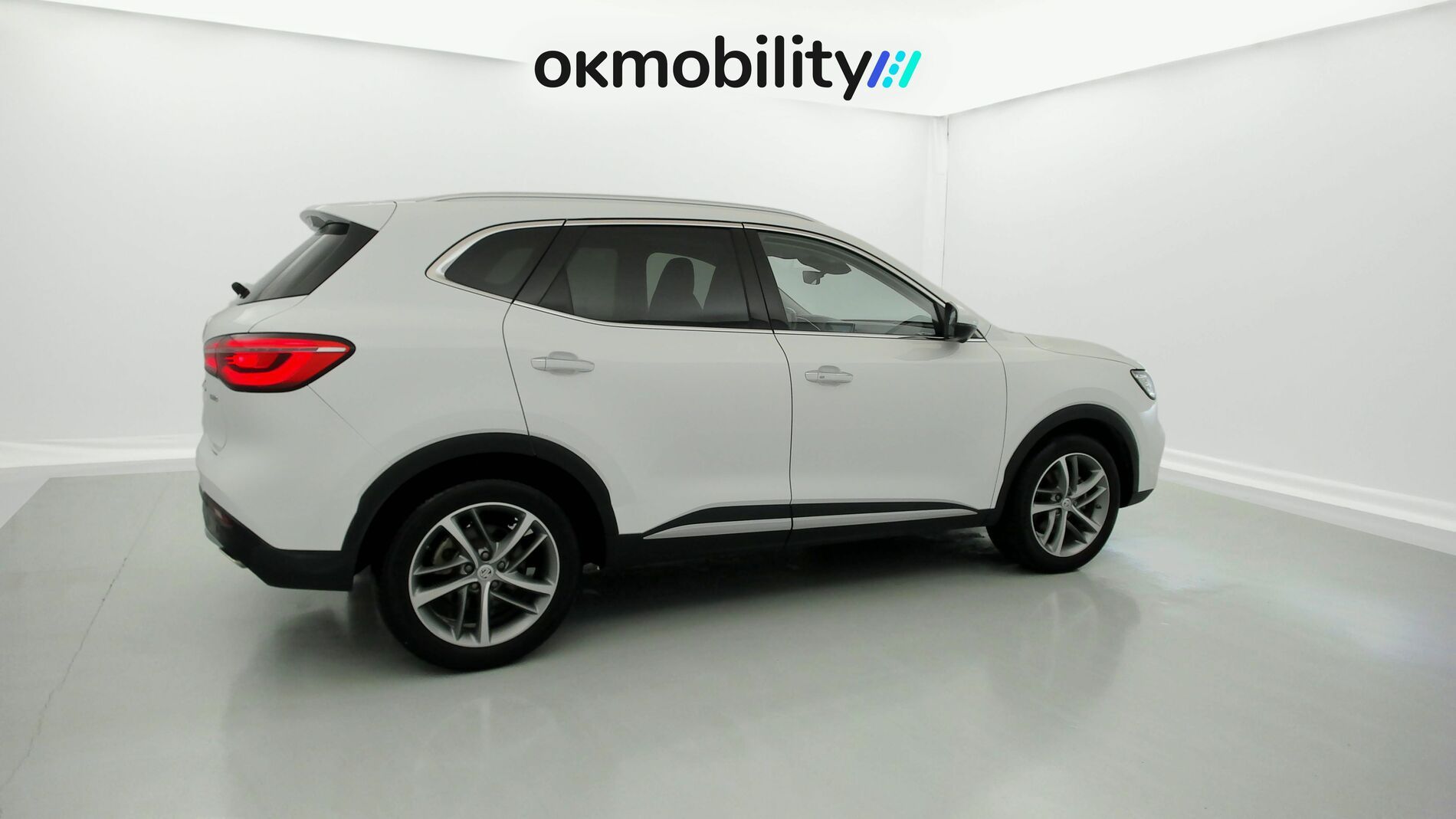 mg hs luxury 1.5 T-GDI 162 AT 2023 white 11