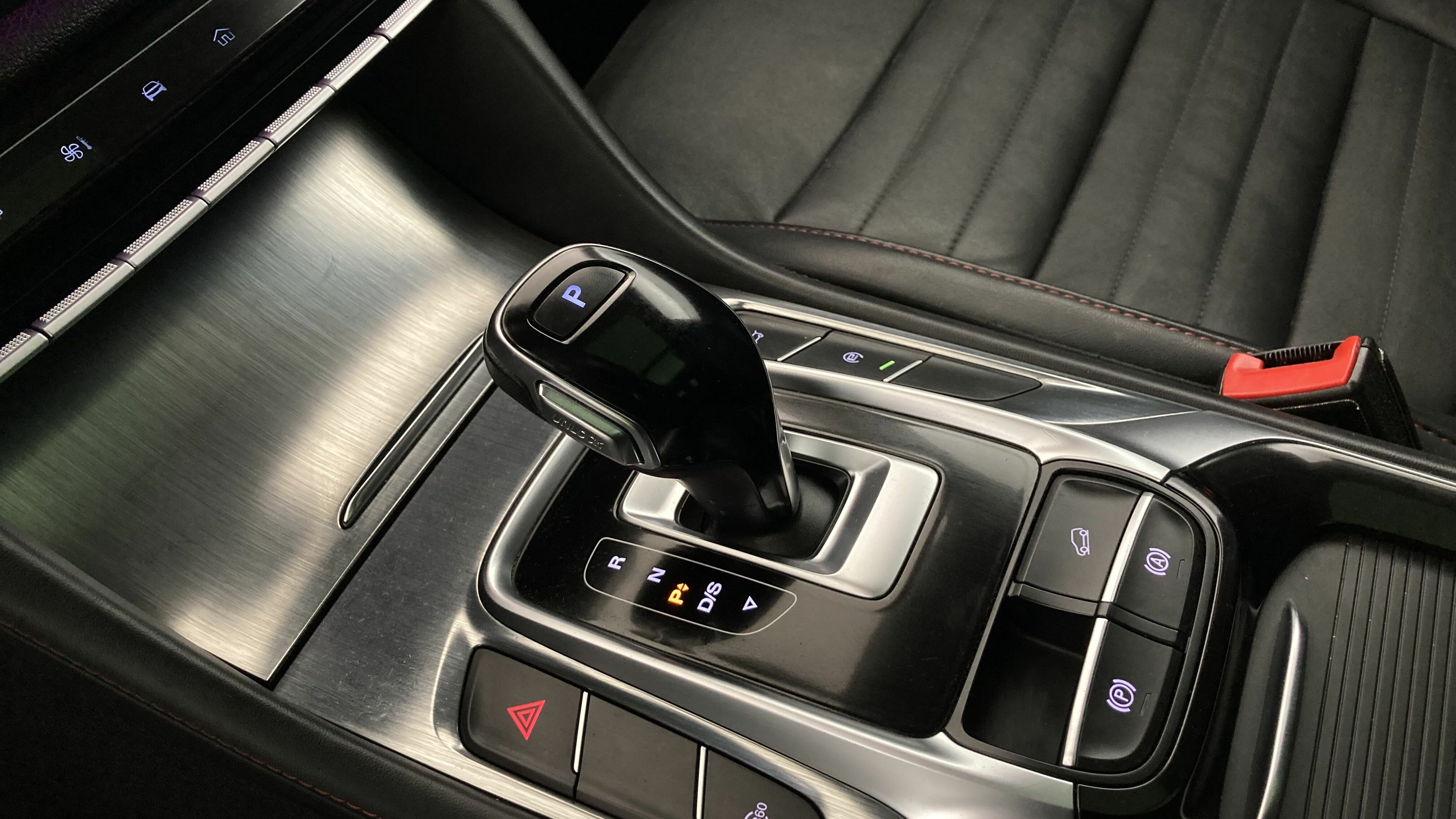 mg hs luxury 1.5 T-GDI 162 AT 2023 white 19