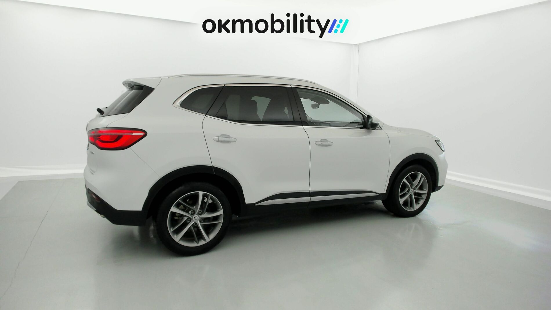 mg hs luxury 1.5 T-GDI 162 AT 2023 white 11