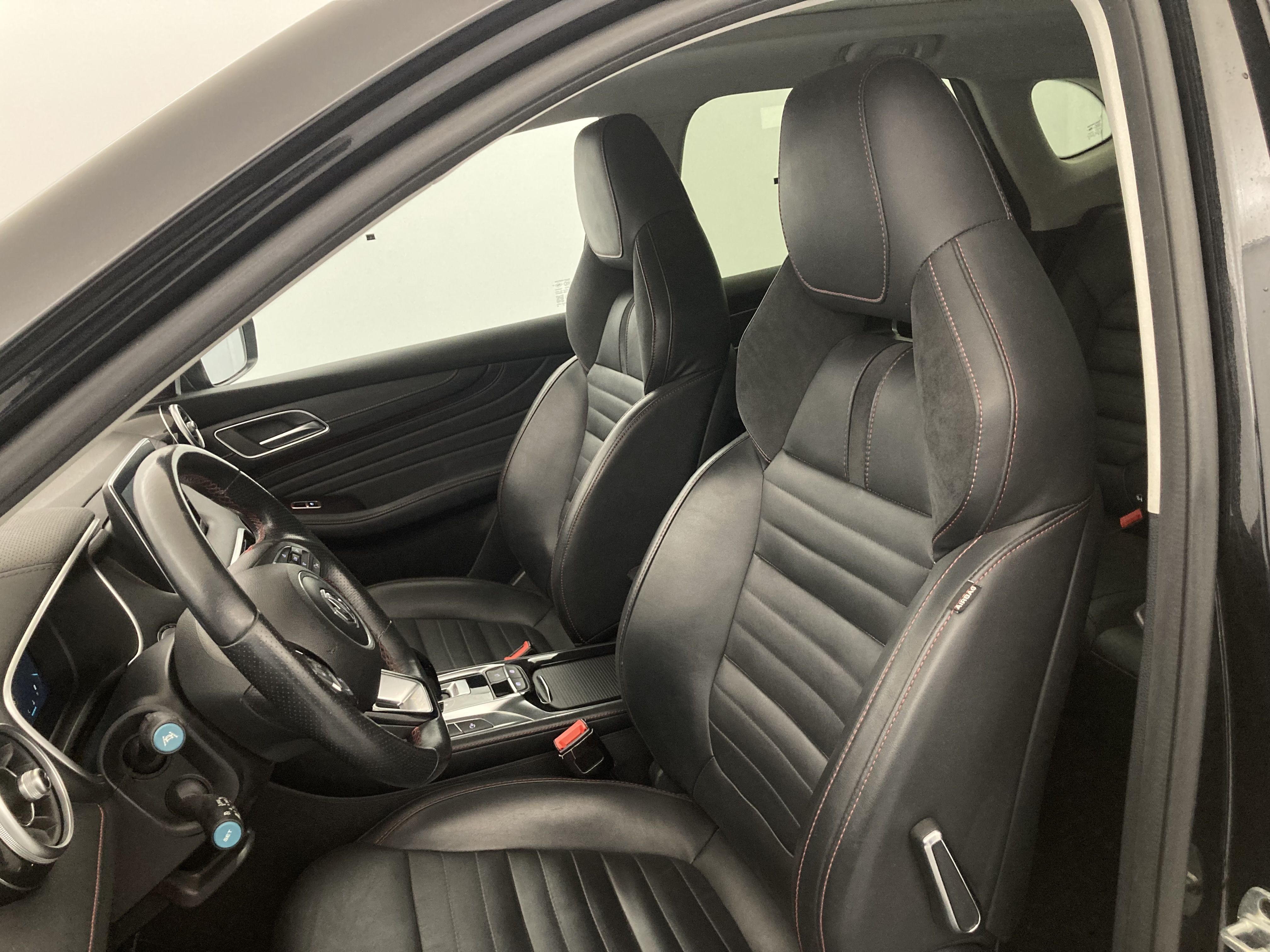 mg hs luxury 1.5 T-GDI 162 AT 2023 black 17