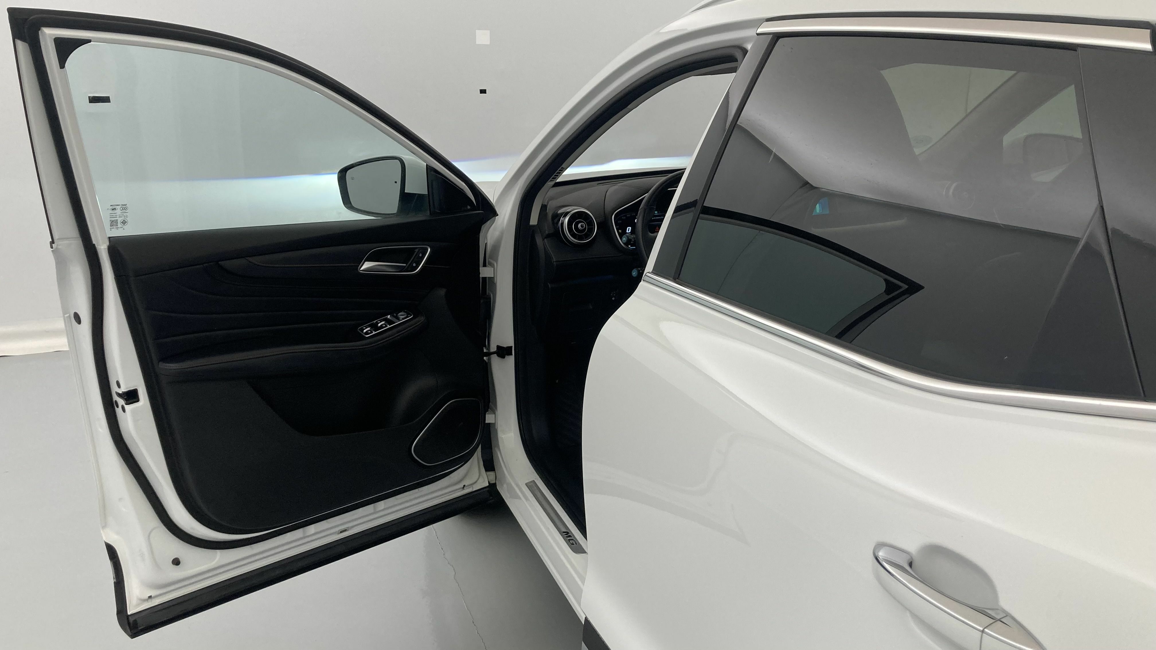 mg hs luxury 1.5 T-GDI 162 AT 2023 white 13