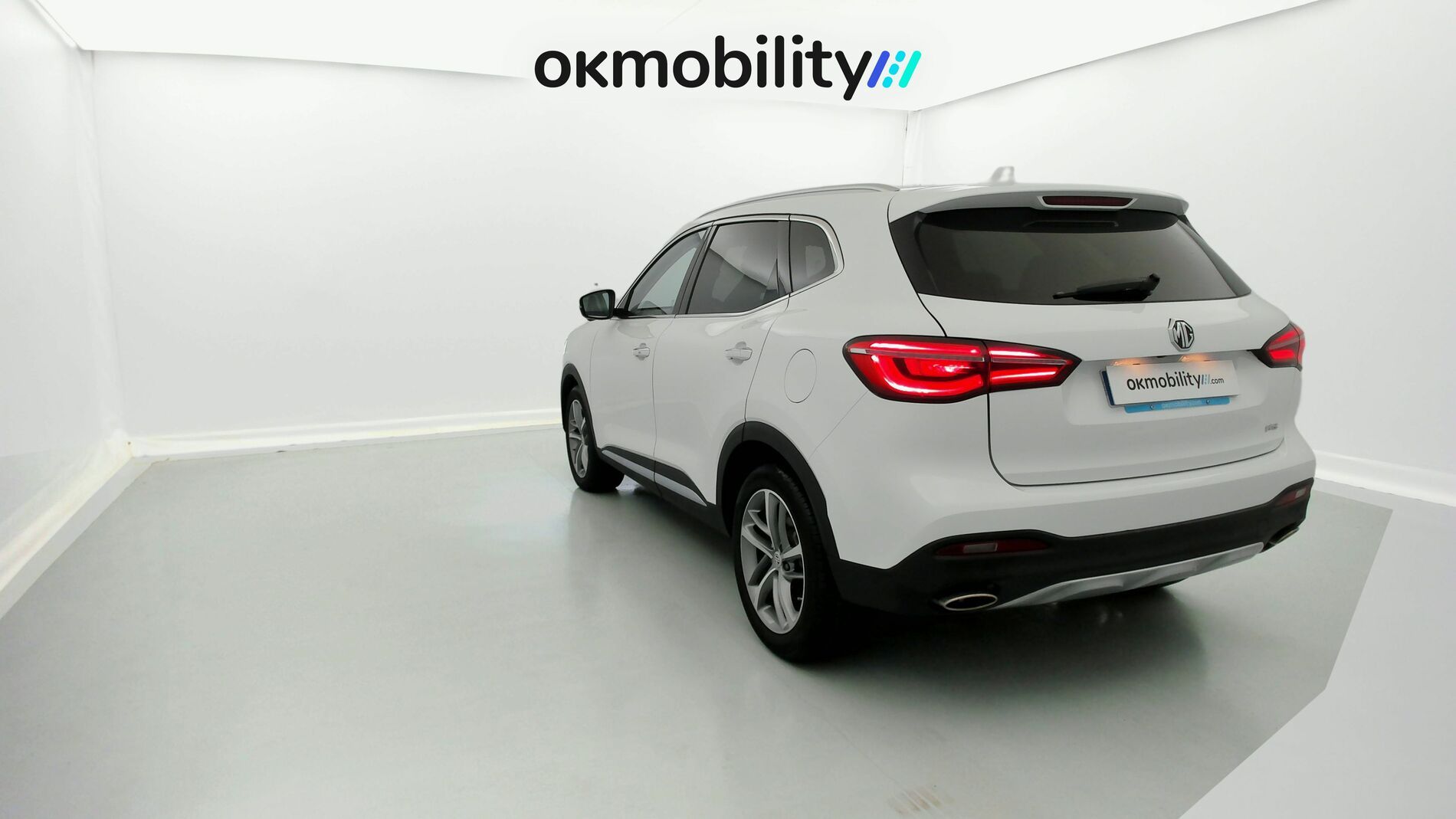 mg hs luxury 1.5 T-GDI 162 AT 2023 white 9