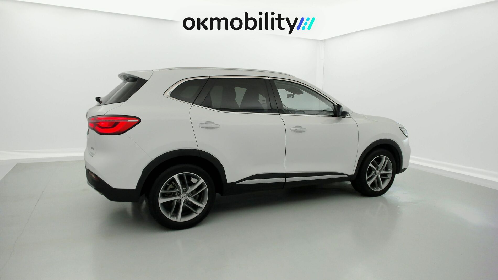 mg hs luxury 1.5 T-GDI 162 AT 2023 white 12