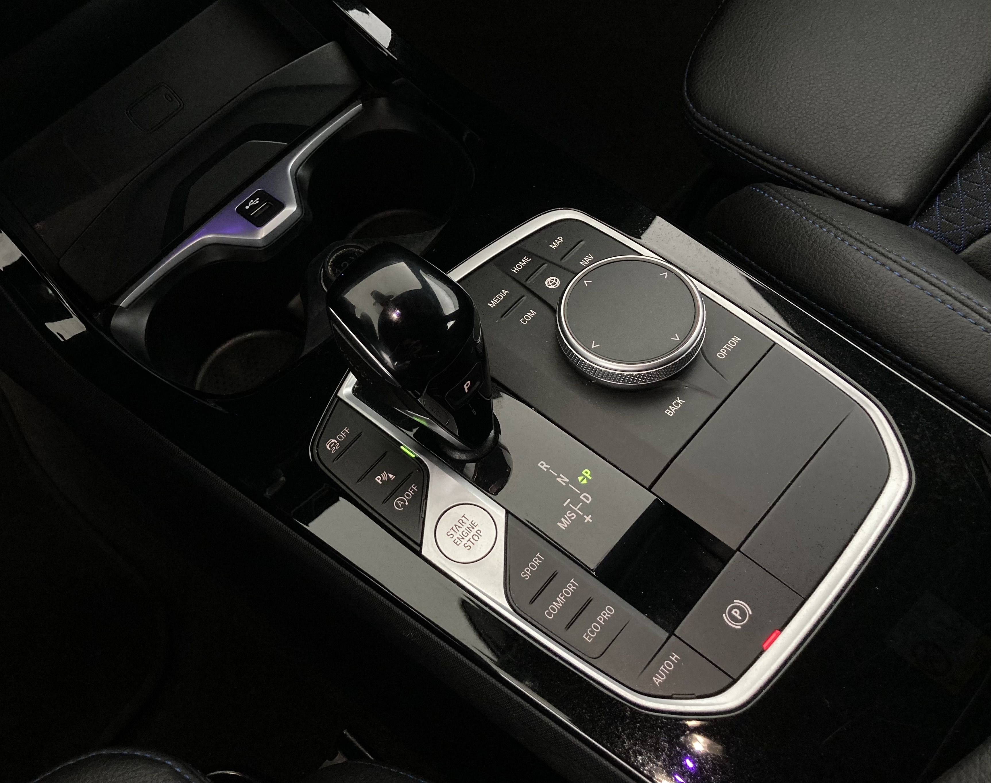 bmw serie 1 m sport 118I 136 STEPTRONIC 2024 skyscraper grau 13
