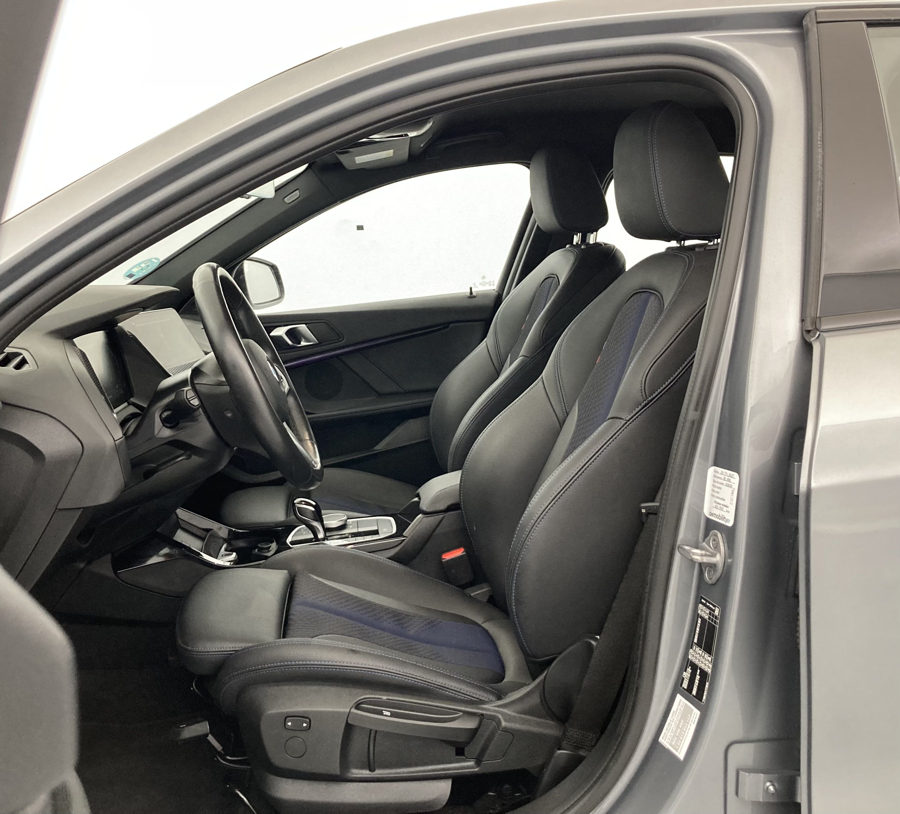 bmw serie 1 m sport 118I 136 STEPTRONIC 2024 skyscraper grau 16
