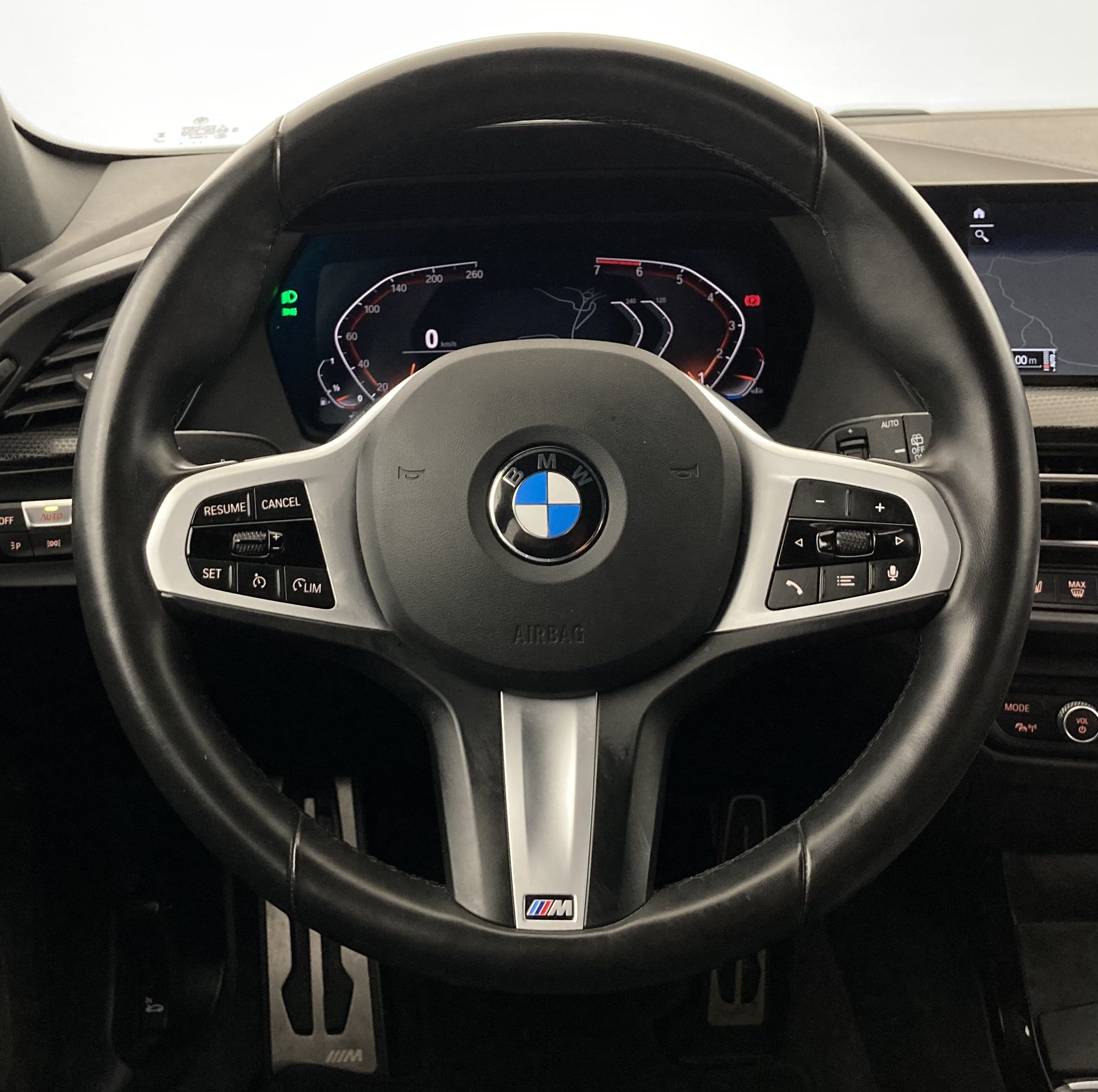 bmw serie 1 m sport 118I 136 STEPTRONIC 2024 skyscraper grau 19
