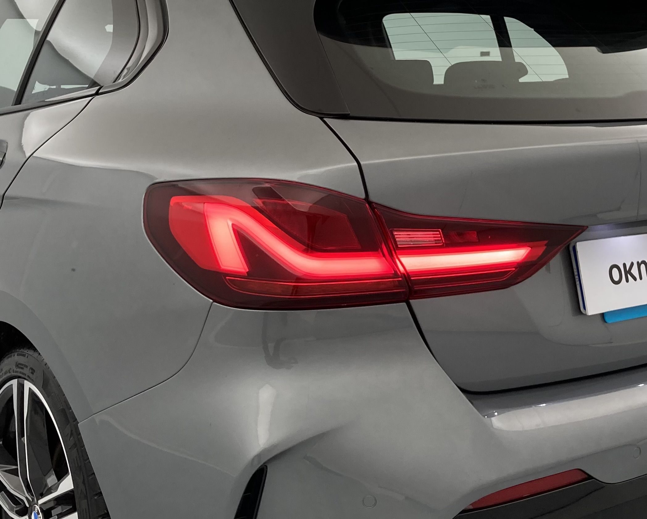bmw serie 1 m sport 118I 136 STEPTRONIC 2024 skyscraper grau 26