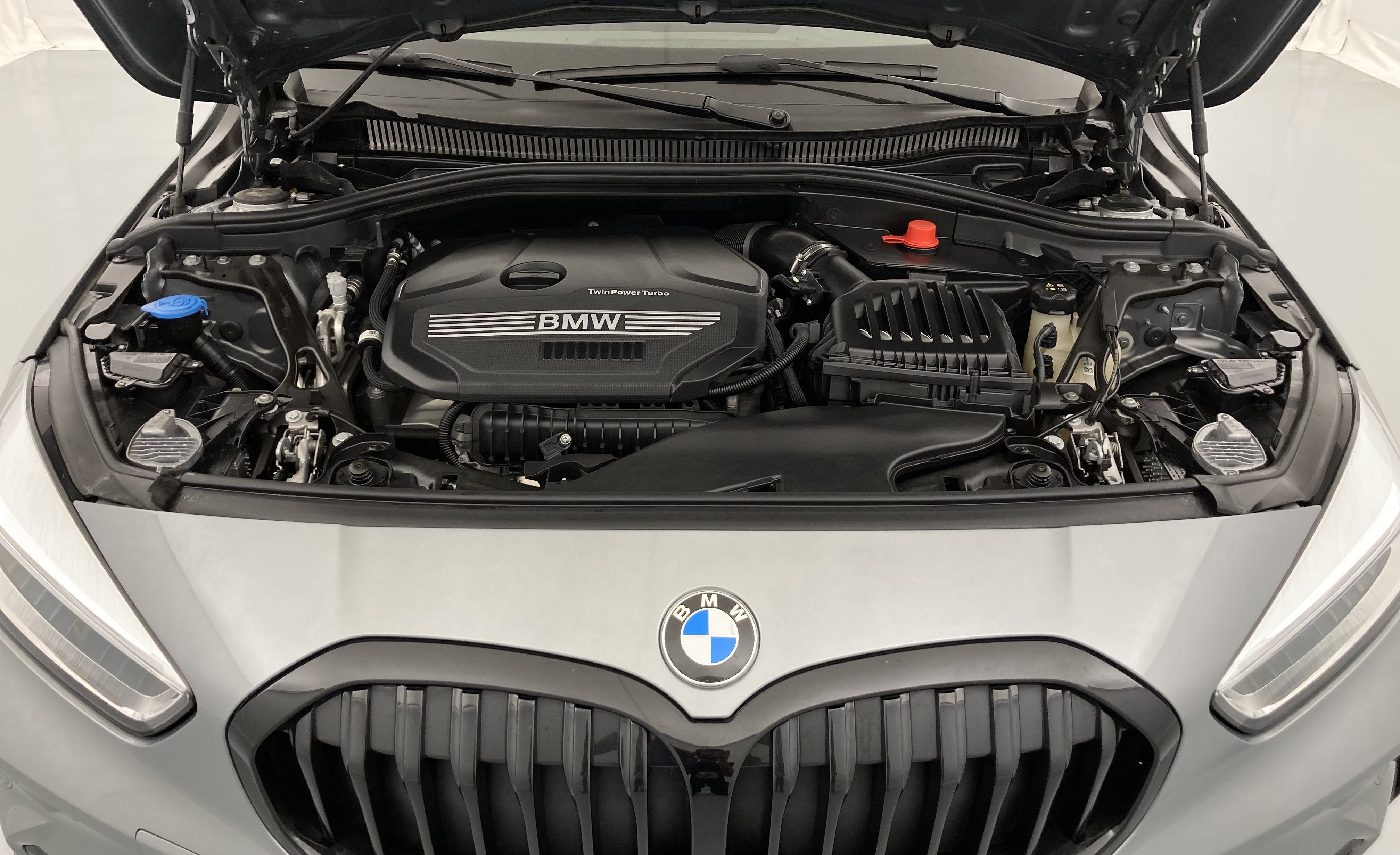 bmw serie 1 m sport 118I 136 STEPTRONIC 2024 skyscraper grau 28