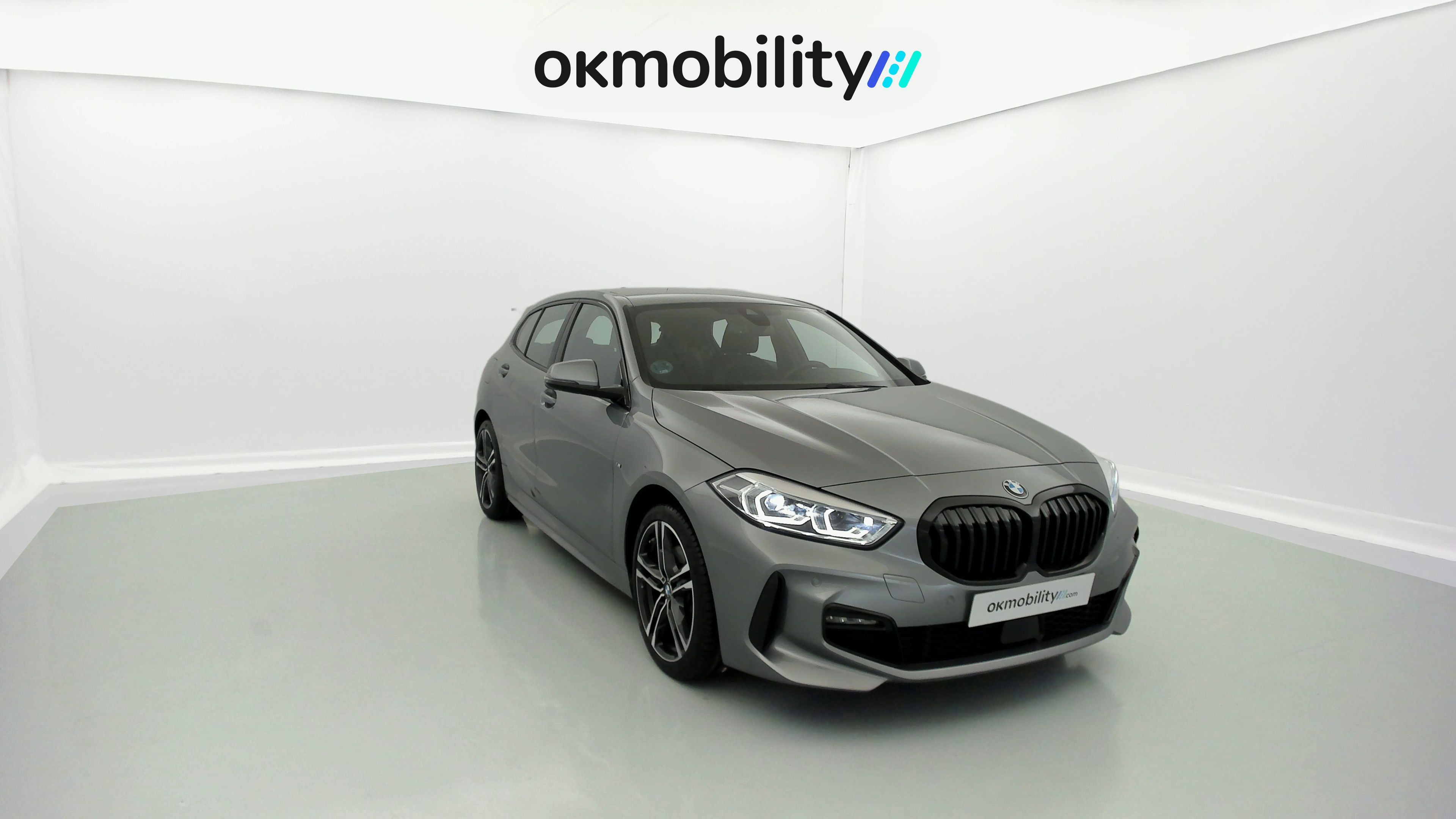 bmw serie 1 m sport 118I 136 STEPTRONIC 2024 skyscraper grau 4