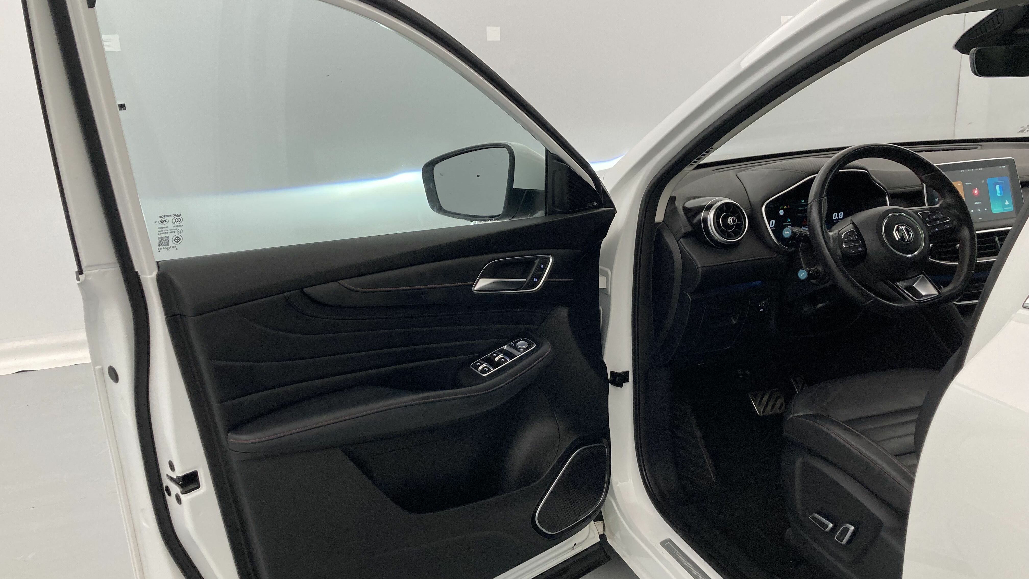 mg hs luxury 1.5 T-GDI 162 AT 2023 white 13