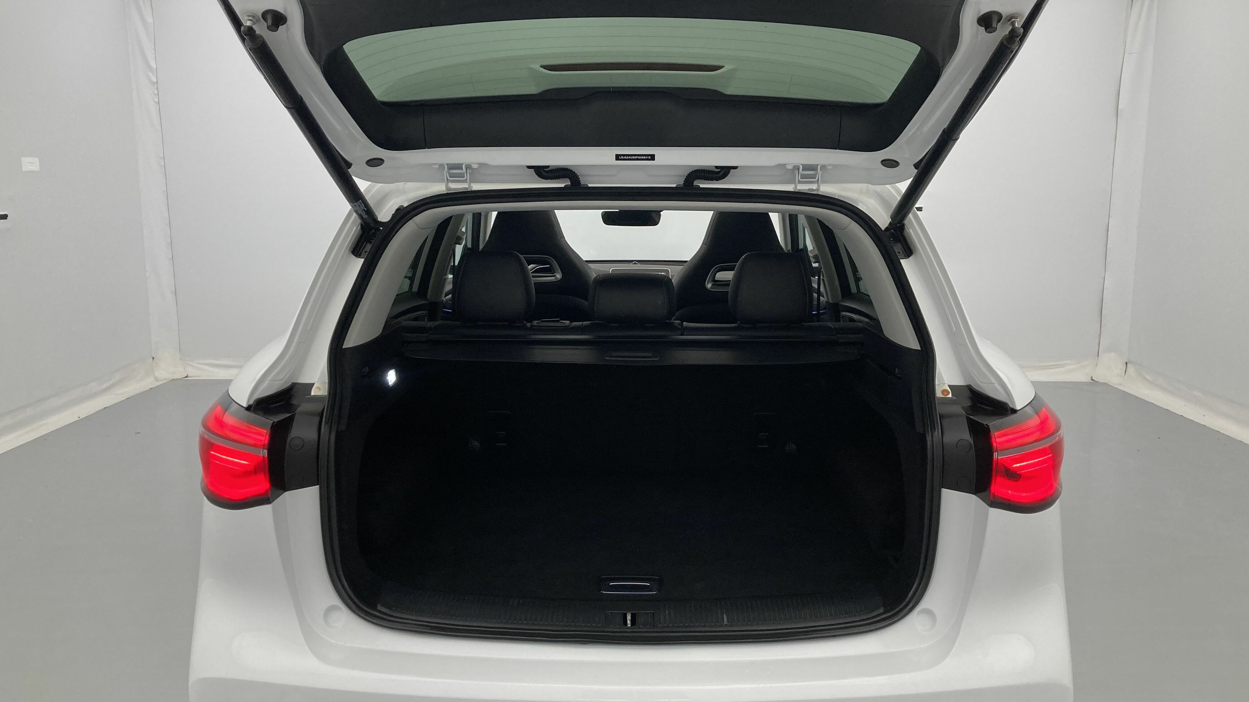 mg hs luxury 1.5 T-GDI 162 AT 2023 white 24