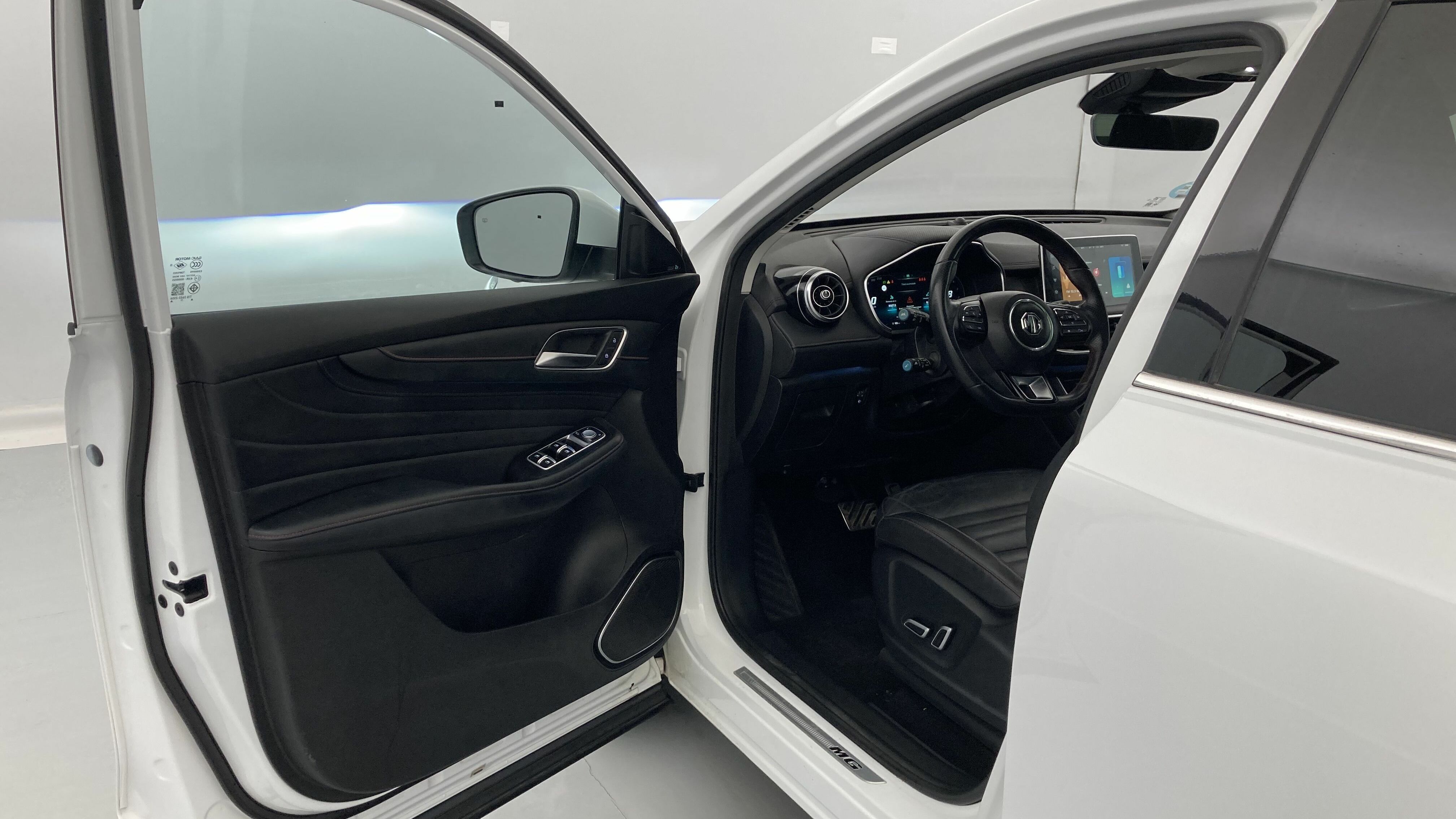 mg hs luxury 1.5 T-GDI 162 AT 2023 white 13