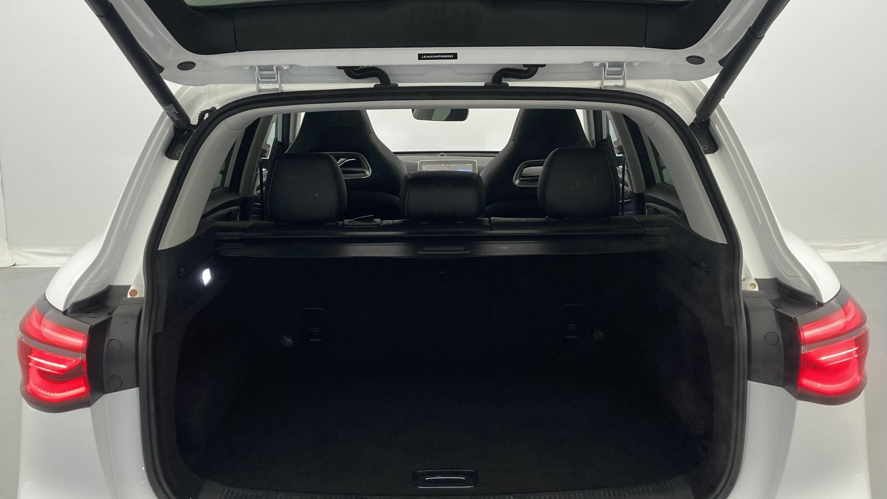 mg hs luxury 1.5 T-GDI 162 AT 2023 white 24