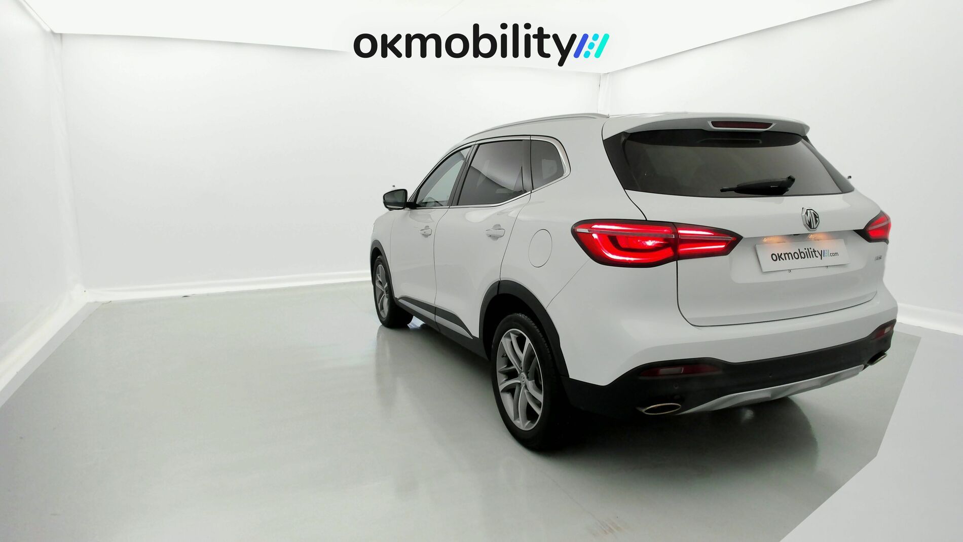 mg hs luxury 1.5 T-GDI 162 AT 2023 white 9