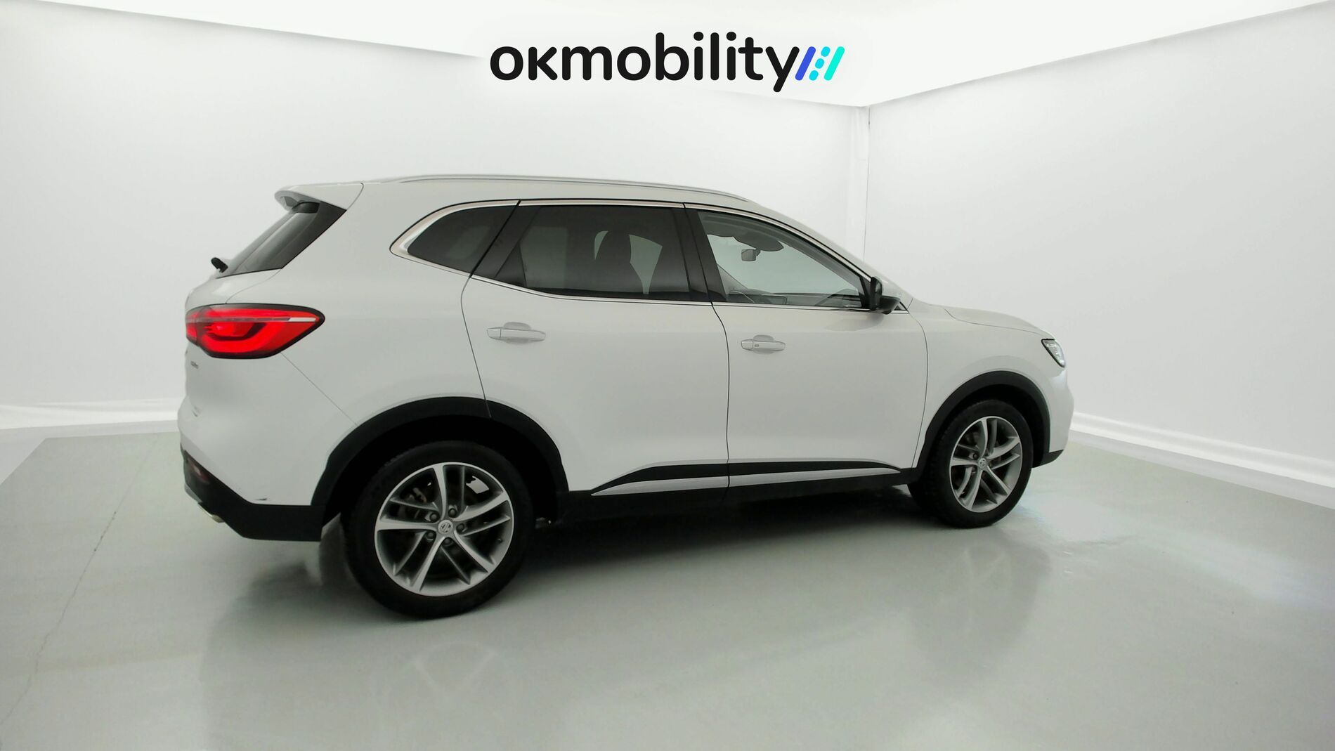 mg hs luxury 1.5 T-GDI 162 AT 2023 white 12