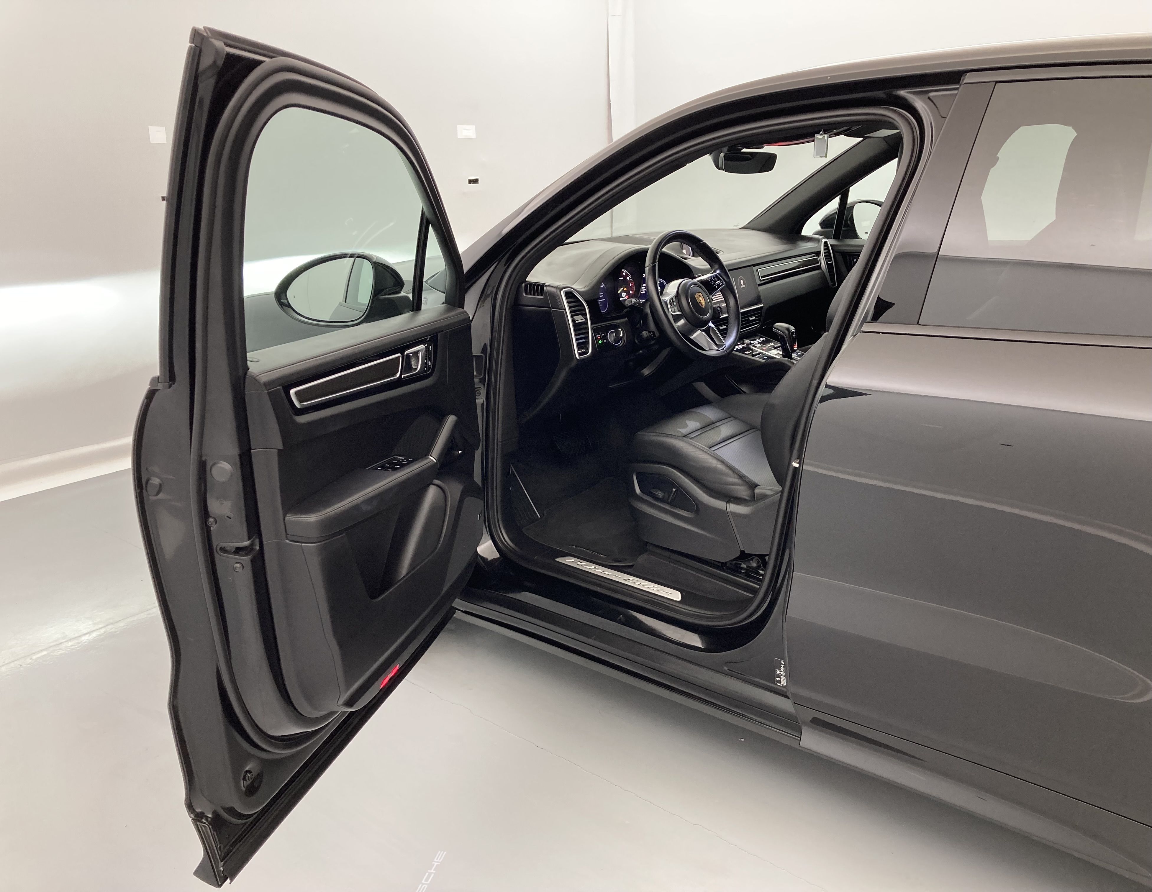 porsche cayenne platinum edition 3.0 E-HYBRID 462 TIPTRONIC 2023 negro cromita metalizado 14