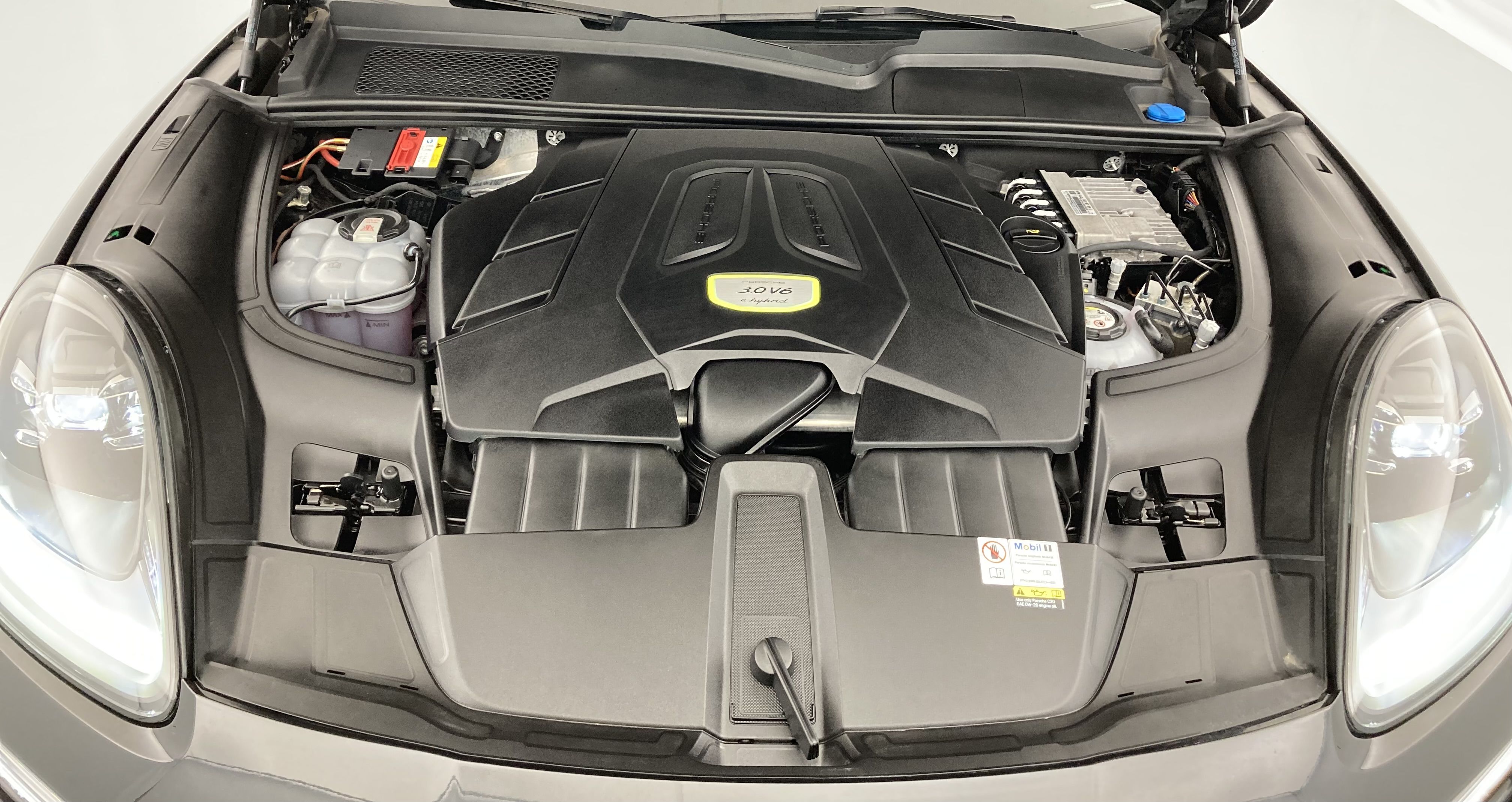 porsche cayenne platinum edition 3.0 E-HYBRID 462 TIPTRONIC 2023 negro cromita metalizado 26