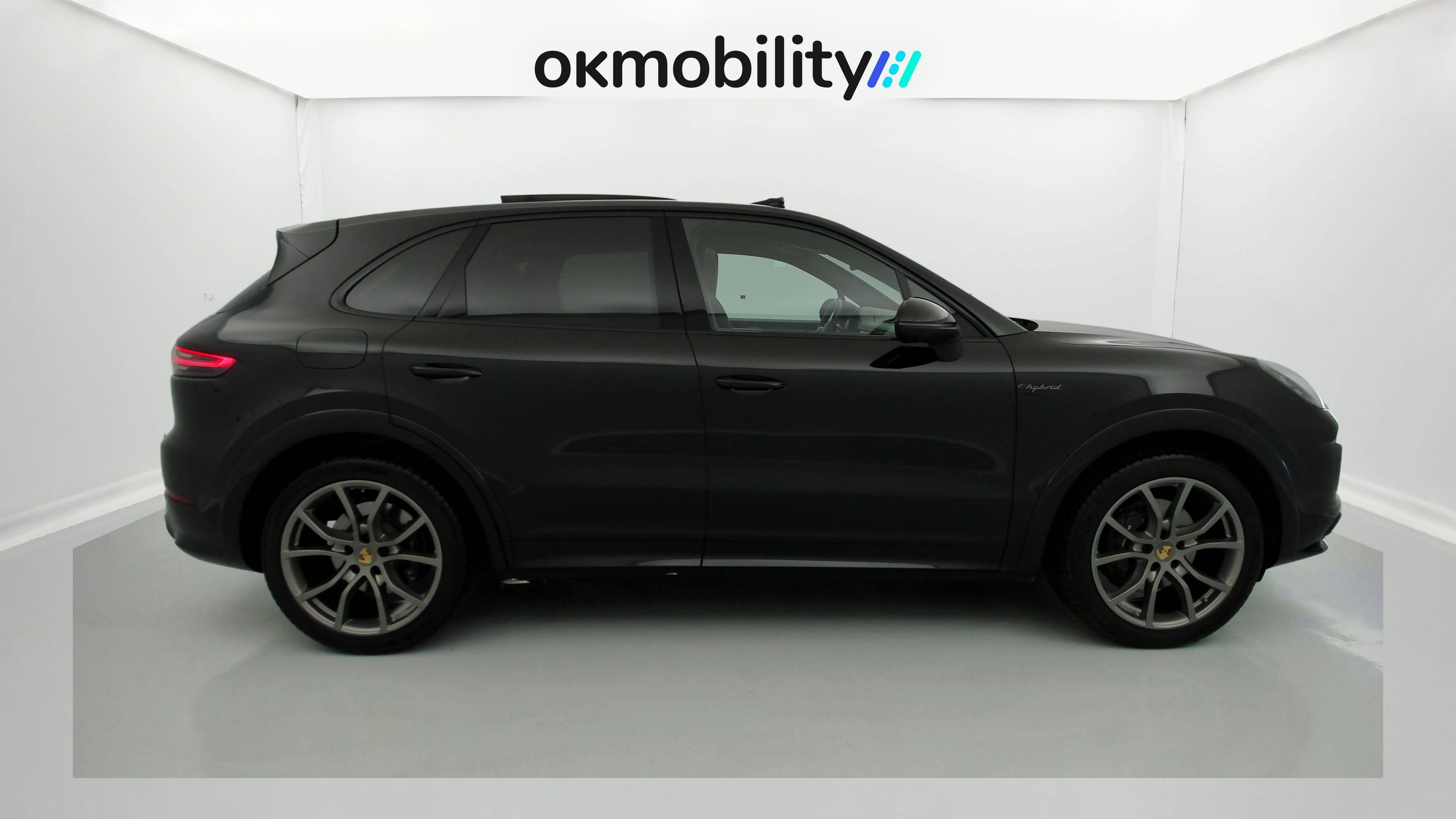 porsche cayenne platinum edition 3.0 E-HYBRID 462 TIPTRONIC 2023 negro cromita metalizado 2