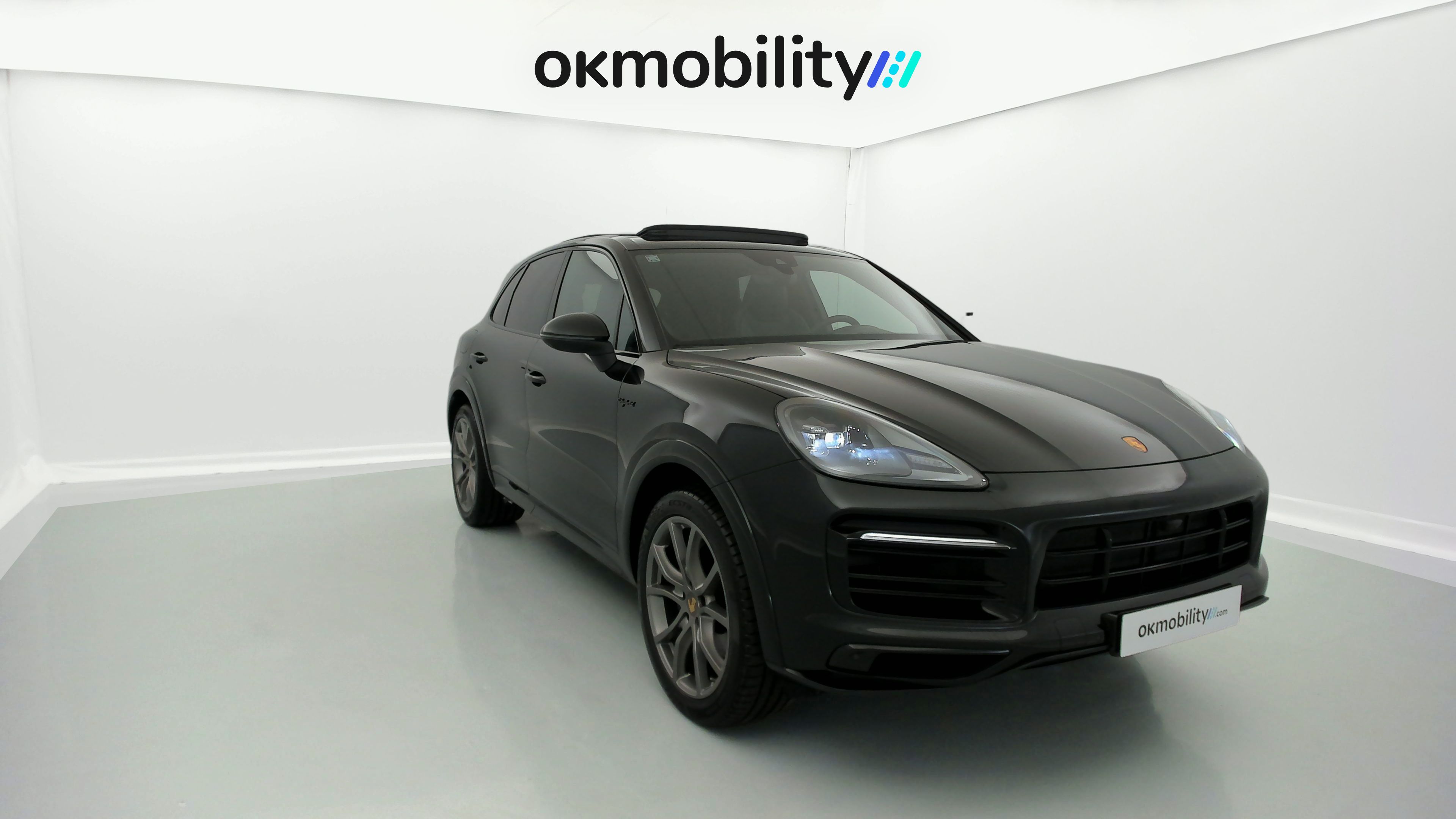 porsche cayenne platinum edition 3.0 E-HYBRID 462 TIPTRONIC 2023 negro cromita metalizado 4