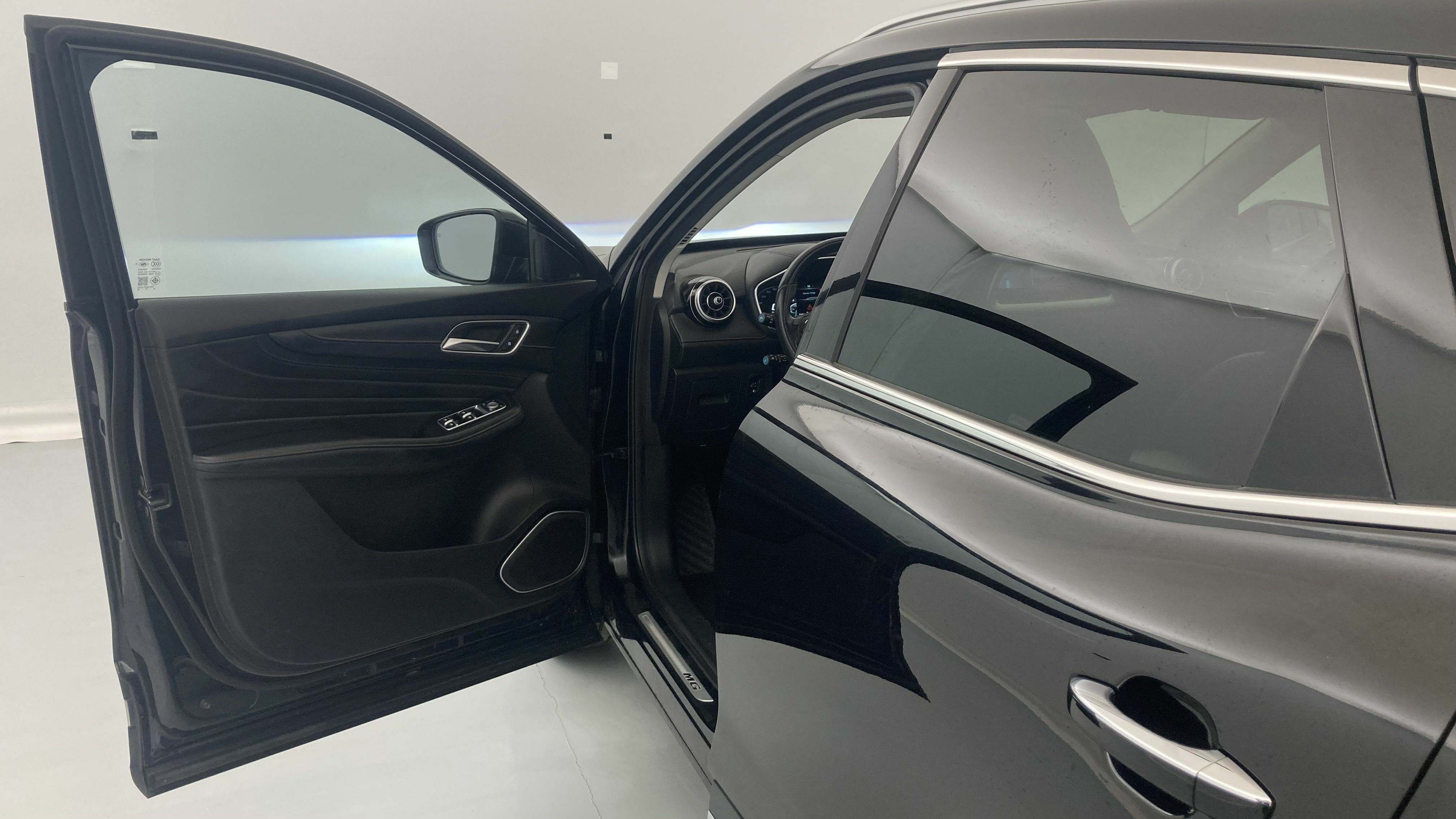 mg hs luxury 1.5 T-GDI 162 AT 2023 black 12