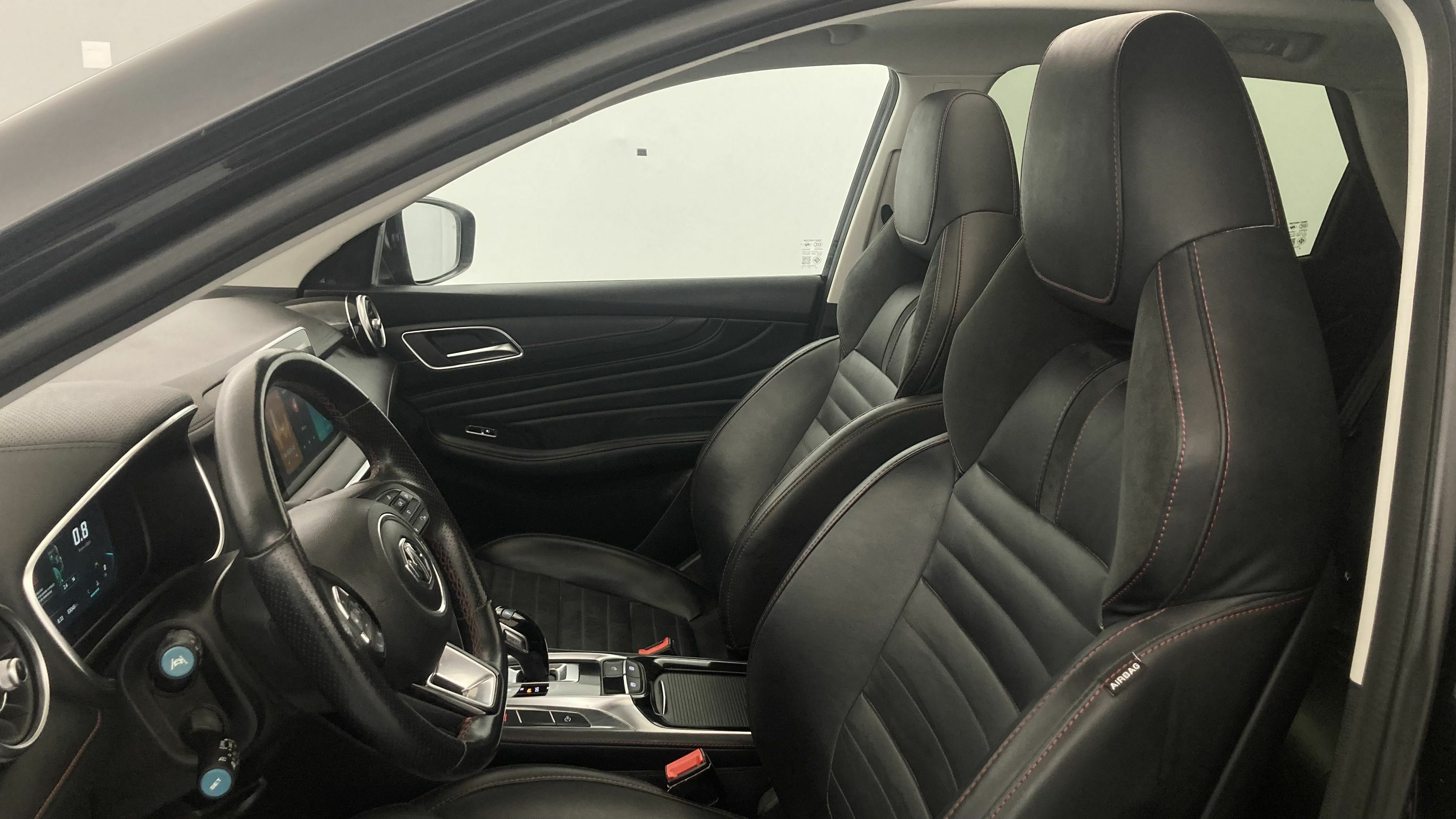 mg hs luxury 1.5 T-GDI 162 AT 2023 black 13