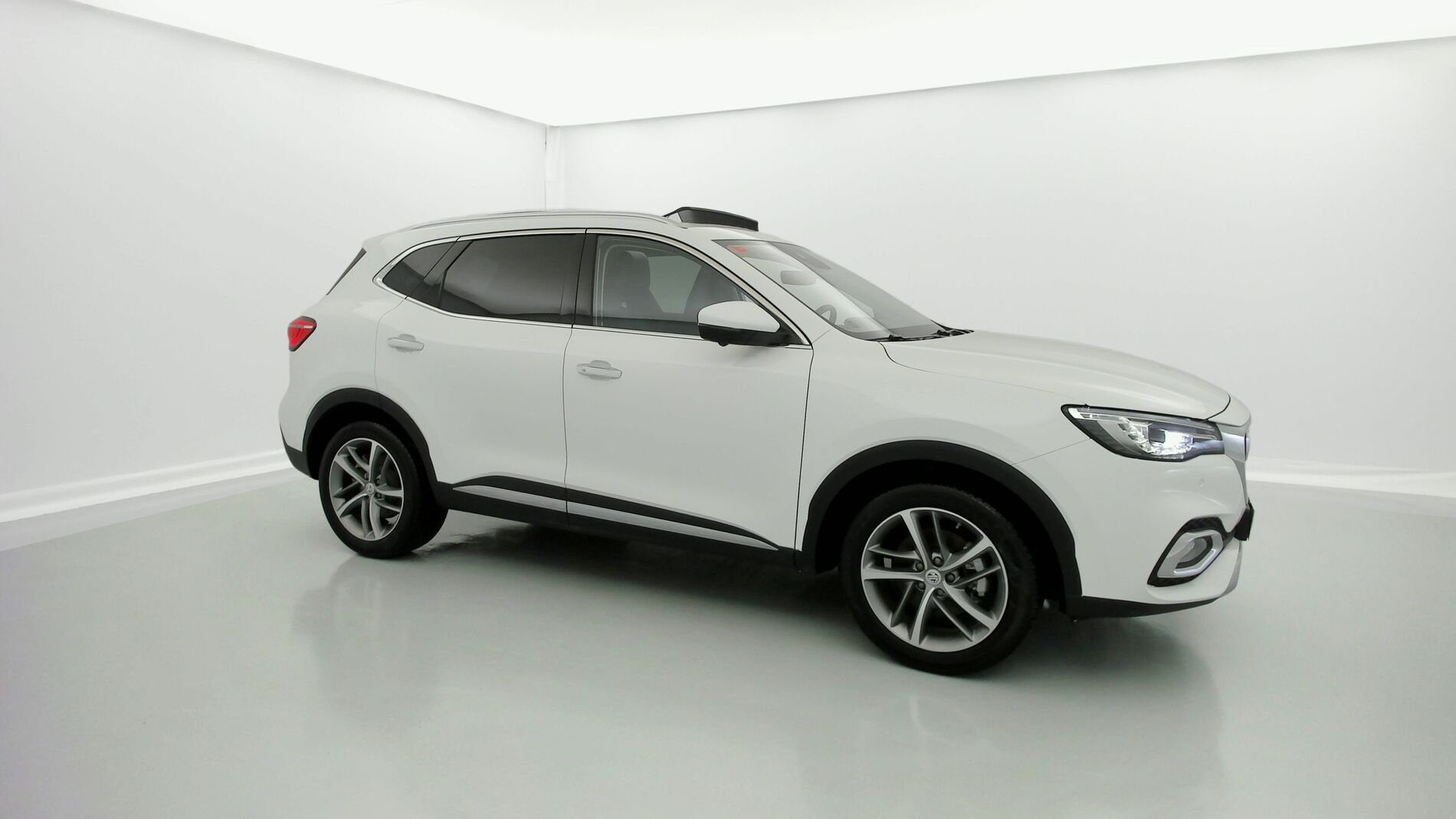 mg hs luxury 1.5 T-GDI 162 2023 dover white 2
